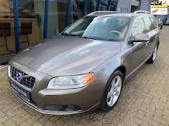 Volvo V70 - 2.5FT Summum Automaat 230PK LEER / XENON / TREKHAAK