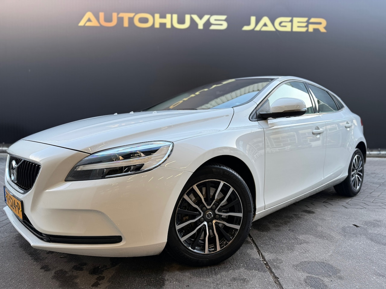 Volvo V40 - 1.5 T2 Edition+ Automaat NL auto - AutoWereld.nl