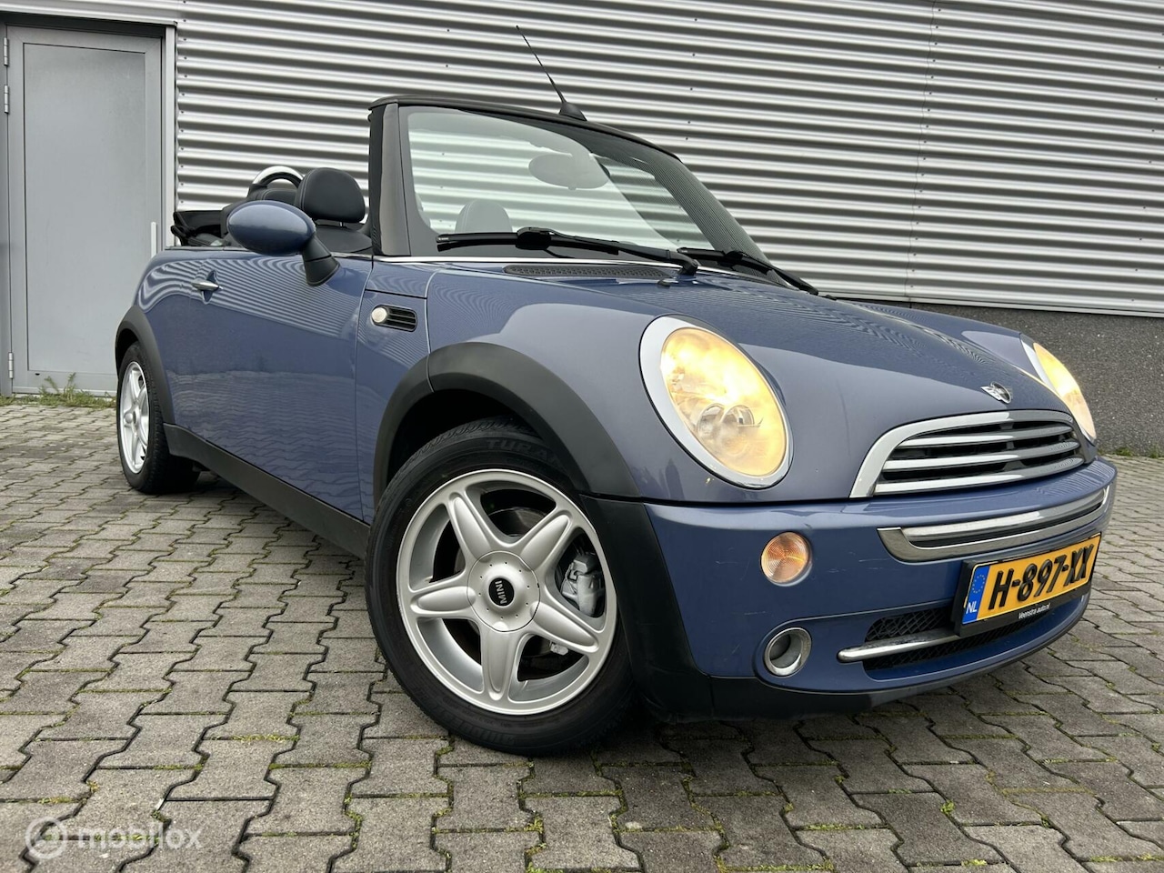 MINI Cabrio - 1.6 One 2008 130.000km! Leder,airco - AutoWereld.nl