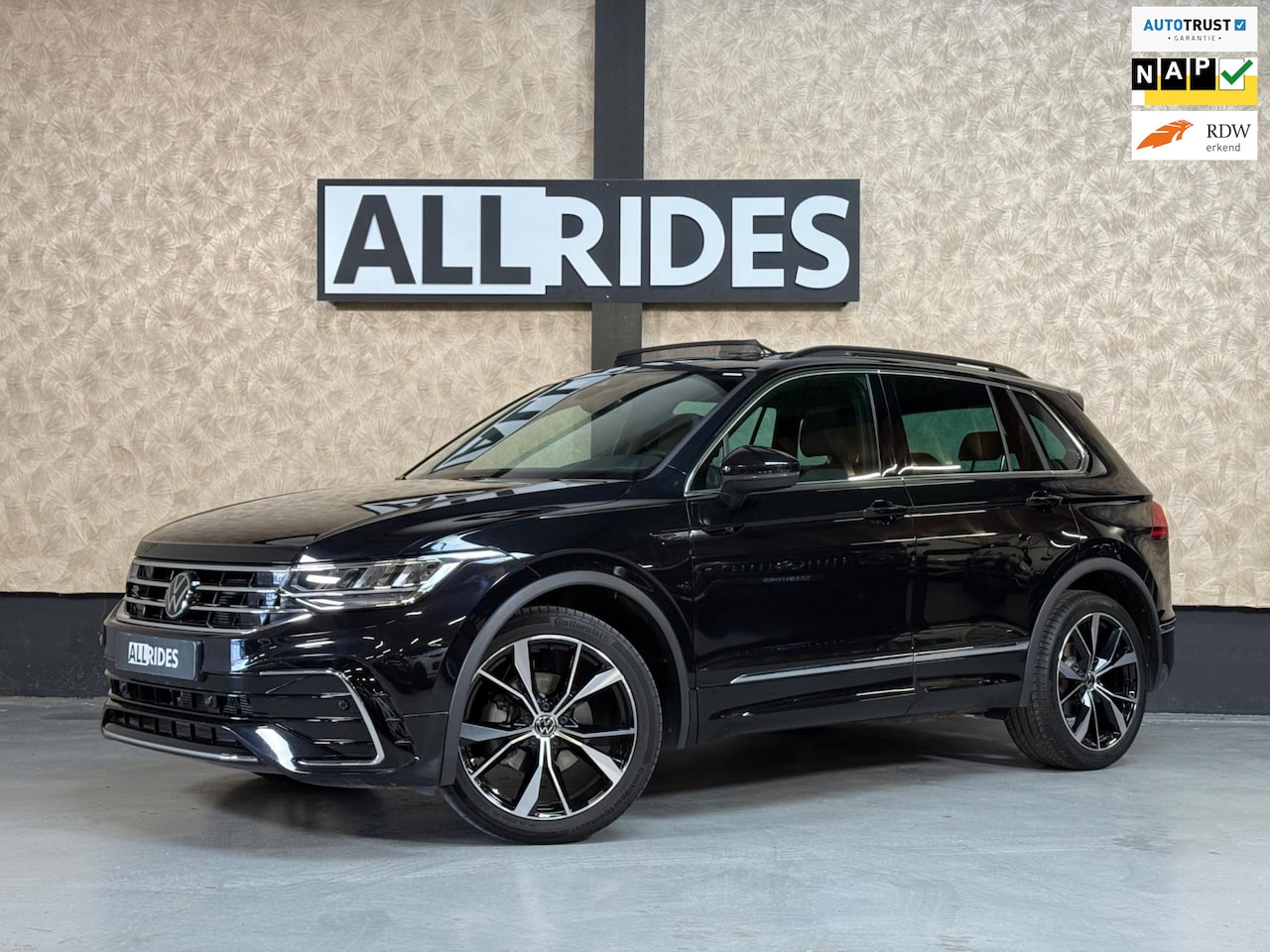 Volkswagen Tiguan - 1.5 TSI R-Line | Pano | Camera | Sfeerverlichting | Stoel-/stuurverwarming | CarPlay | DAB - AutoWereld.nl