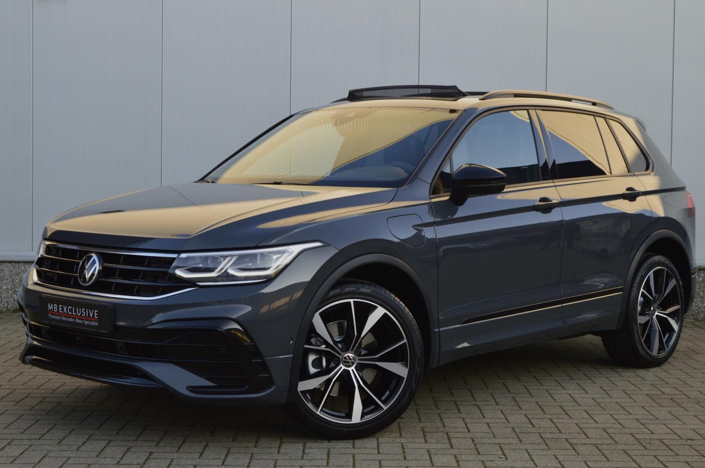 Volkswagen Tiguan - 1.4 TSI eHybrid 3x R-Line Black Style DSG 2021 - AutoWereld.nl