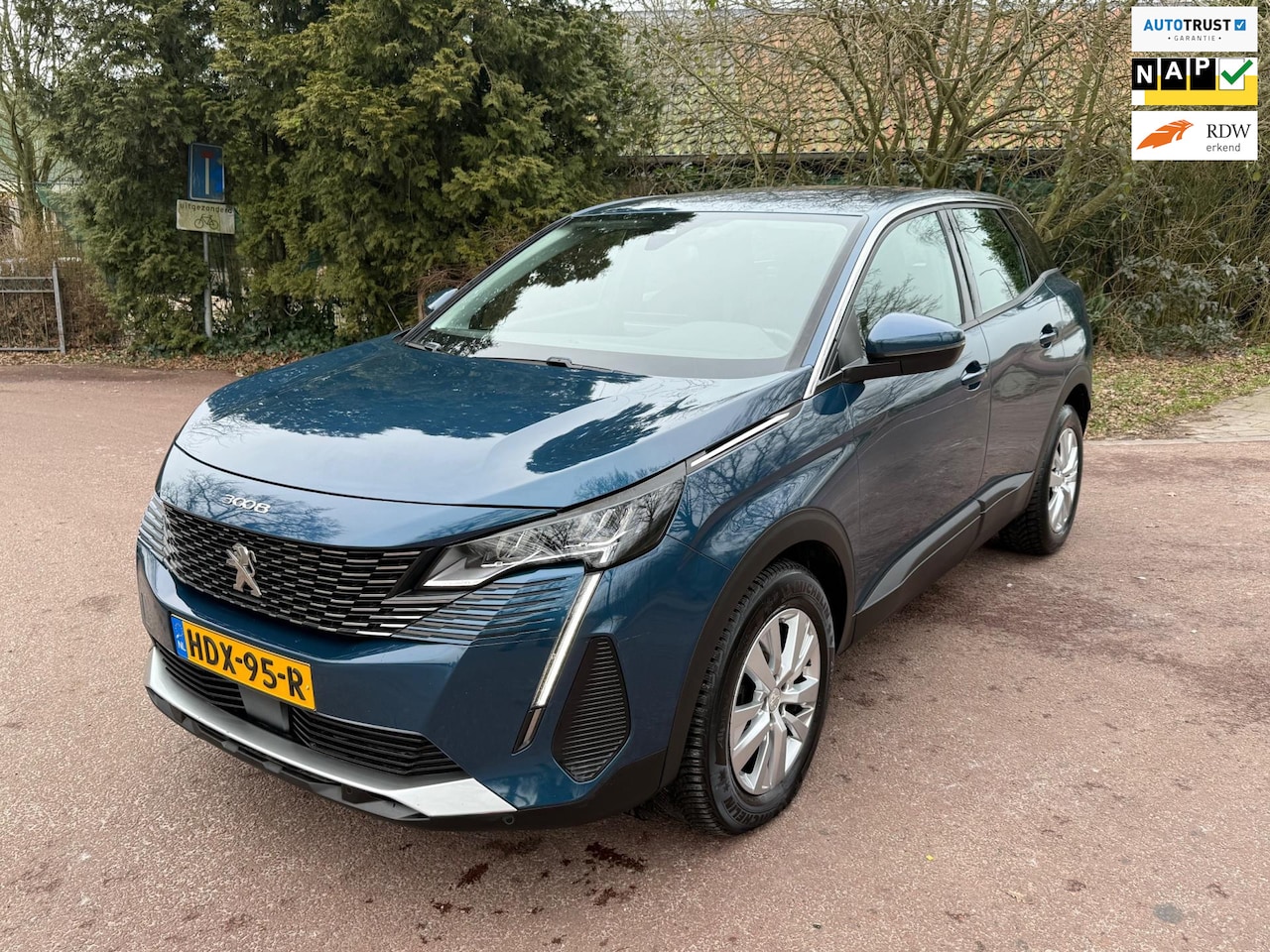 Peugeot 3008 - 1.2 PureTech Blue Lease Active / Navi / Camera / Xenon / CarPlay / PDC / - AutoWereld.nl