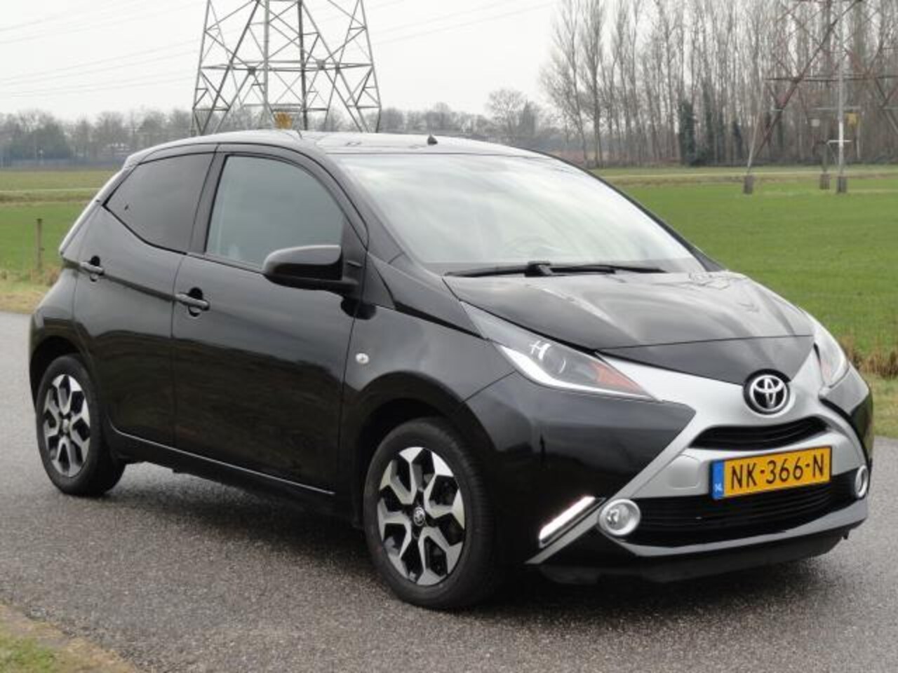 Toyota Aygo - 1.0 VVT-i x-play Met Airco I Camera I Elektr pakket - AutoWereld.nl