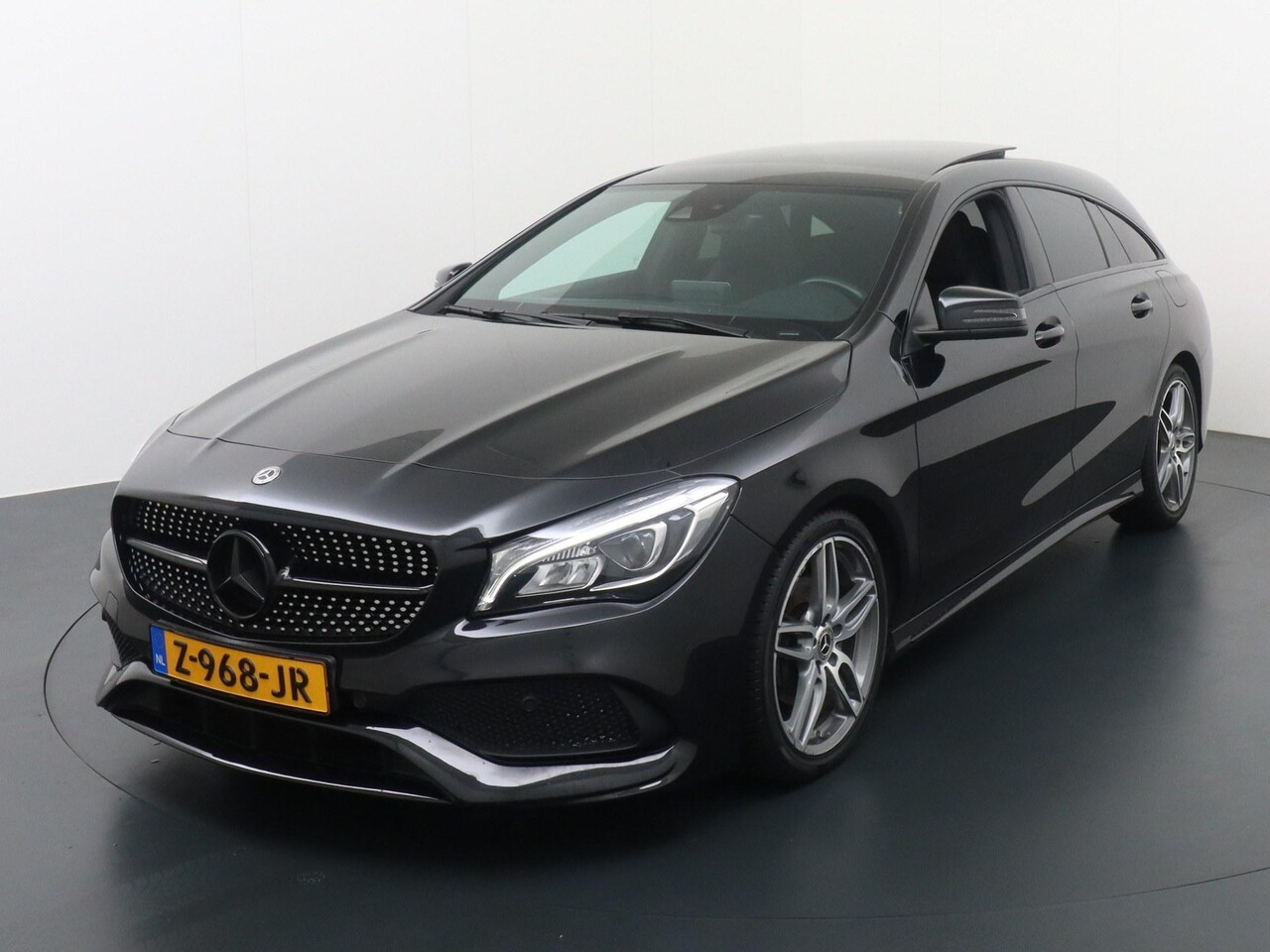 Mercedes-Benz CLA-klasse Shooting Brake - 180 AMG Black - AutoWereld.nl