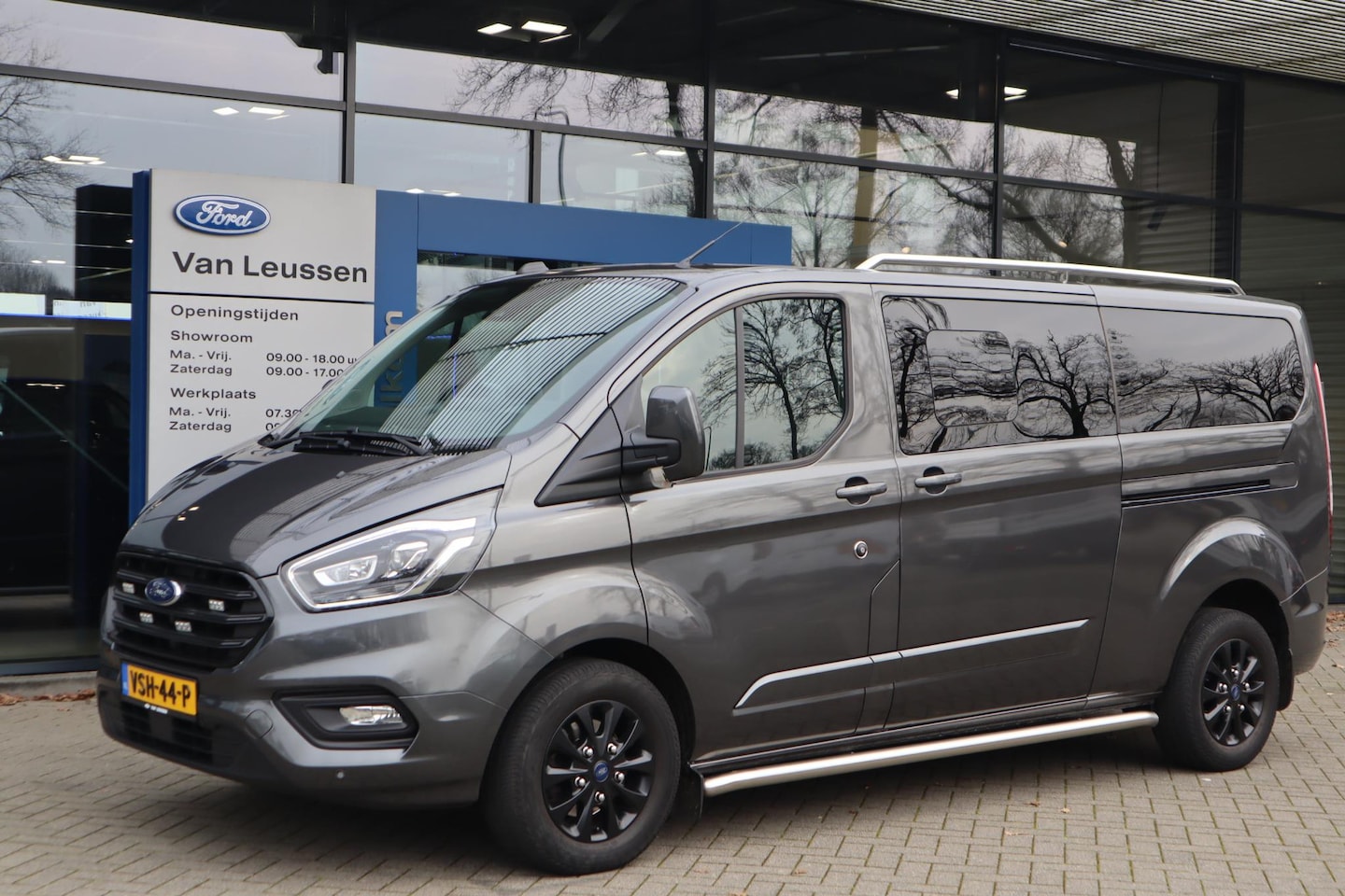 Ford Transit Custom - 320 2.0 TDCI 170PK L2H1 LIMITED DUBBEL CABINE AUTOMAAT SIDEBARS BLISS BI-XENON CAMERA 2x S - AutoWereld.nl