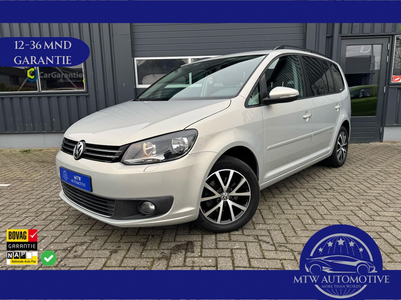 Volkswagen Touran - 1.2 TSI BLUEMOTION / HIGHLINE / IN NIEUW STAAT / DEALER ONDERHOUDEN - AutoWereld.nl