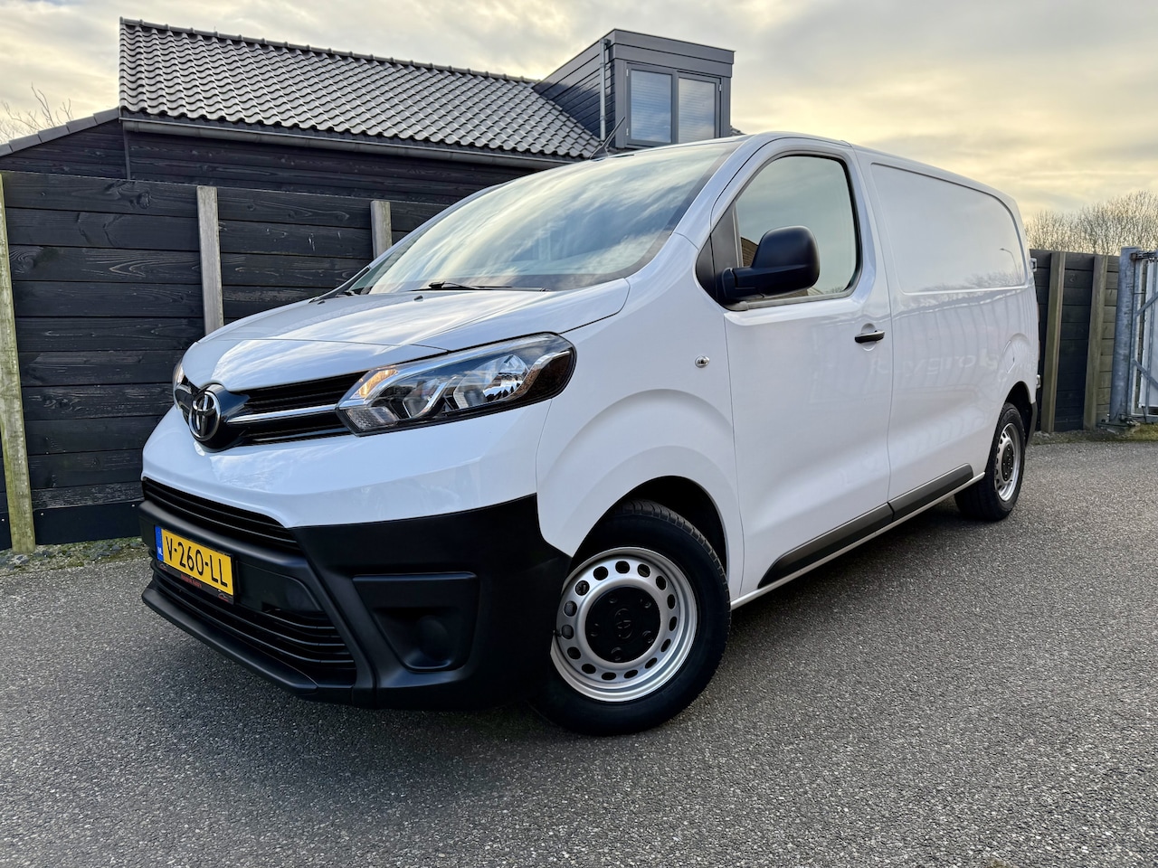 Toyota ProAce Worker - 2.0 D-4D Cool Comfort polyester laadruimte, dealer O.H. - AutoWereld.nl