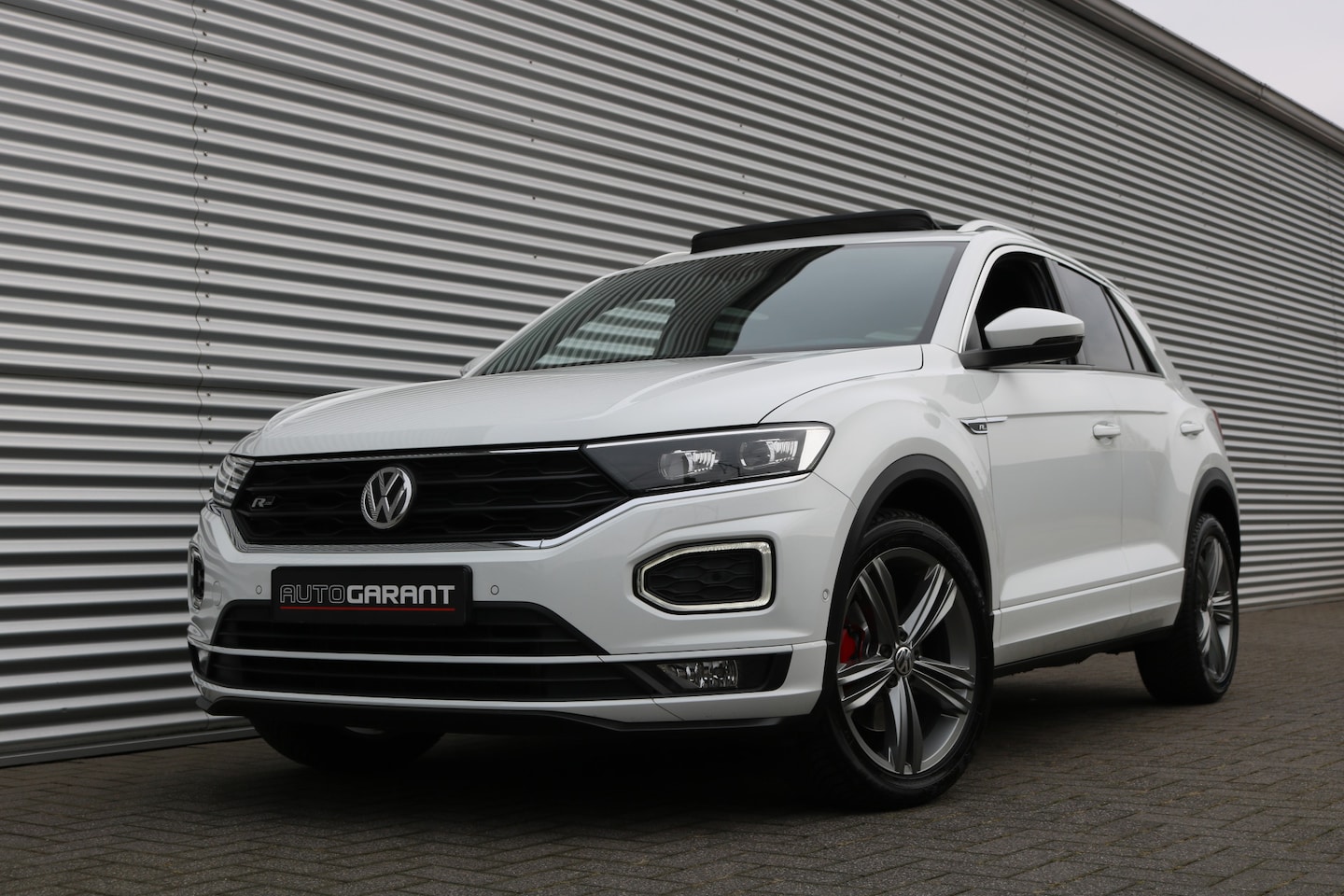 Volkswagen T-Roc - 1.5 TSI R-Line DSG (Panoramadak VirtualCockpit Camera ACC Keyless Full-Led Trekhaak Privac - AutoWereld.nl