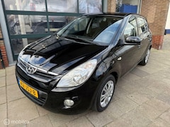 Hyundai i20 - 1.4i DynamicVersion / Automaat / Leer / Airco /