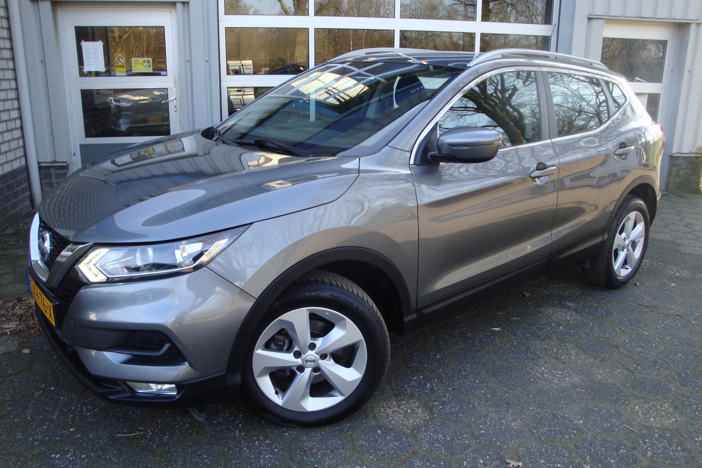 Nissan Qashqai - 1.3 DIG-T Business Edition / Trekhaak/ Panoramadak - AutoWereld.nl