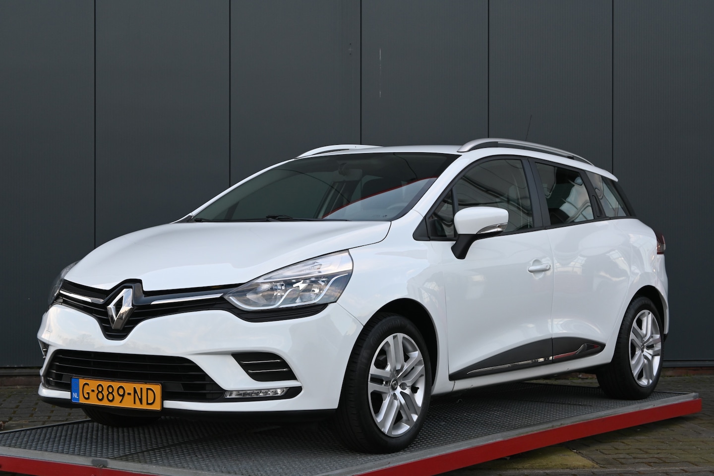 Renault Clio Estate - 0.9 TCe Zen trekhaak - AutoWereld.nl