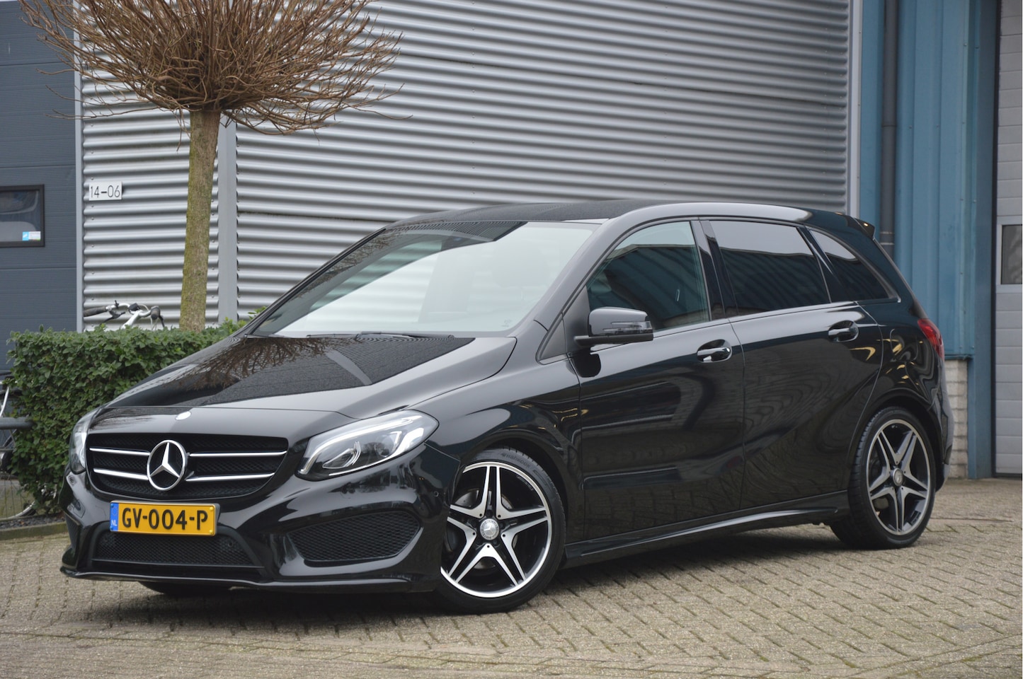 Mercedes-Benz B-klasse - 180 AMG-LINE | XENON | NAVI | CAMERA | PDC | CRUISE | NIGHTPAKKET | ENZ - AutoWereld.nl