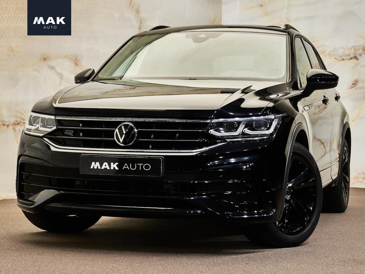 Volkswagen Tiguan - 1.5 TSI R-Line Business 1.5 TSI R-Line Business+, Black Style, 19", pano, LED-kopl., ACC, 2x R-line - AutoWereld.nl