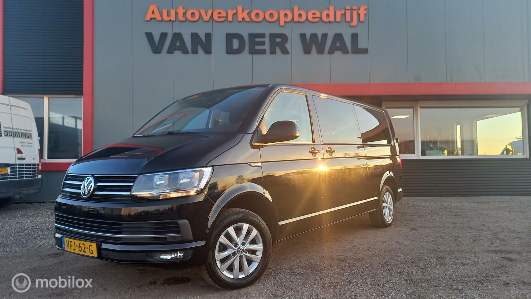 Volkswagen Transporter - 2.0 TDI L2H1 DC Highline/2XSCHUIFDEUR - AutoWereld.nl