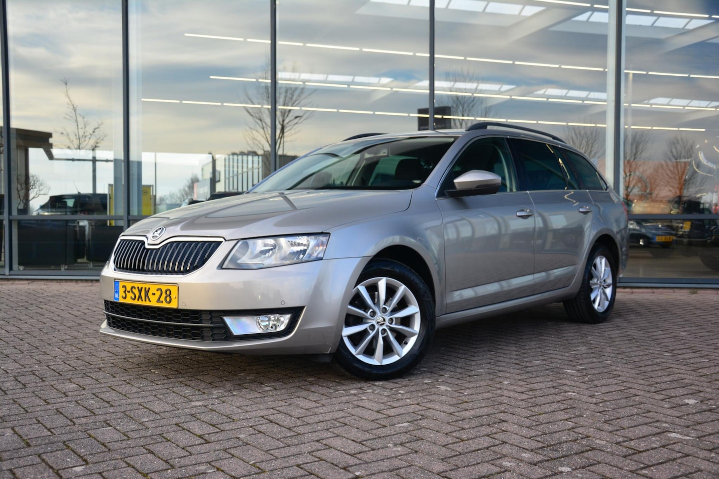 Skoda Octavia Combi - 1.4 TSI 140pk Greentech Ambition Businessline Airco Navi Cruise Trekhaak - AutoWereld.nl