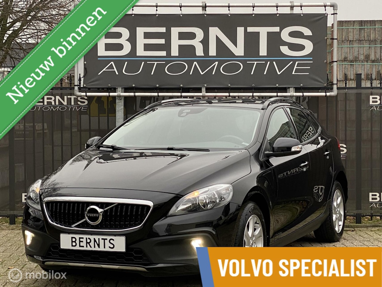 Volvo V40 Cross Country - 2.0 T3|Navigatie|Bluetooth|Parkeersensoren|Digitaal instrumentenpaneel - AutoWereld.nl