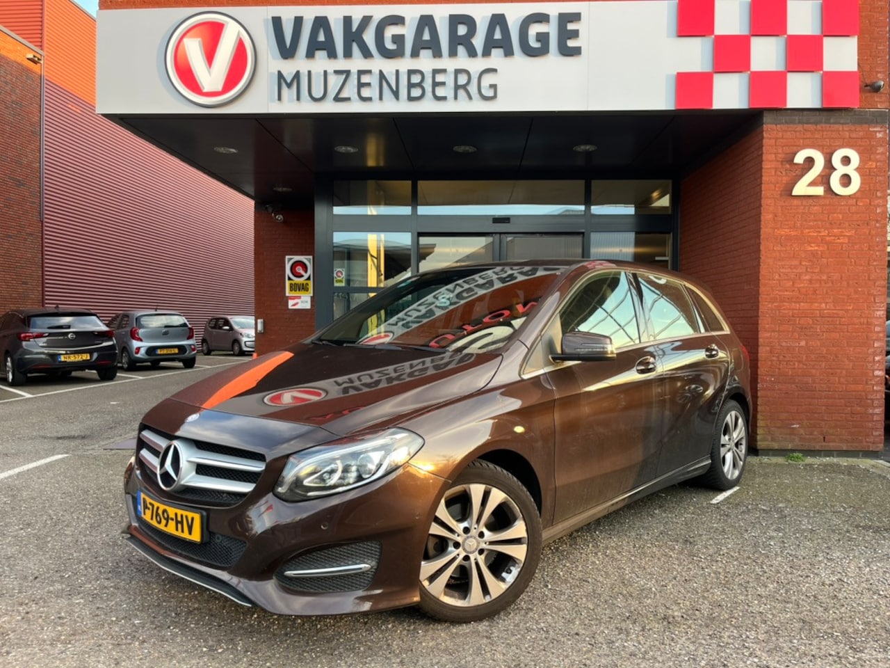 Mercedes-Benz B-klasse - 180 Ambition // LED // NAVI // CLIMA // HALF LEDER // PDC // STOELVERWARMING // - AutoWereld.nl