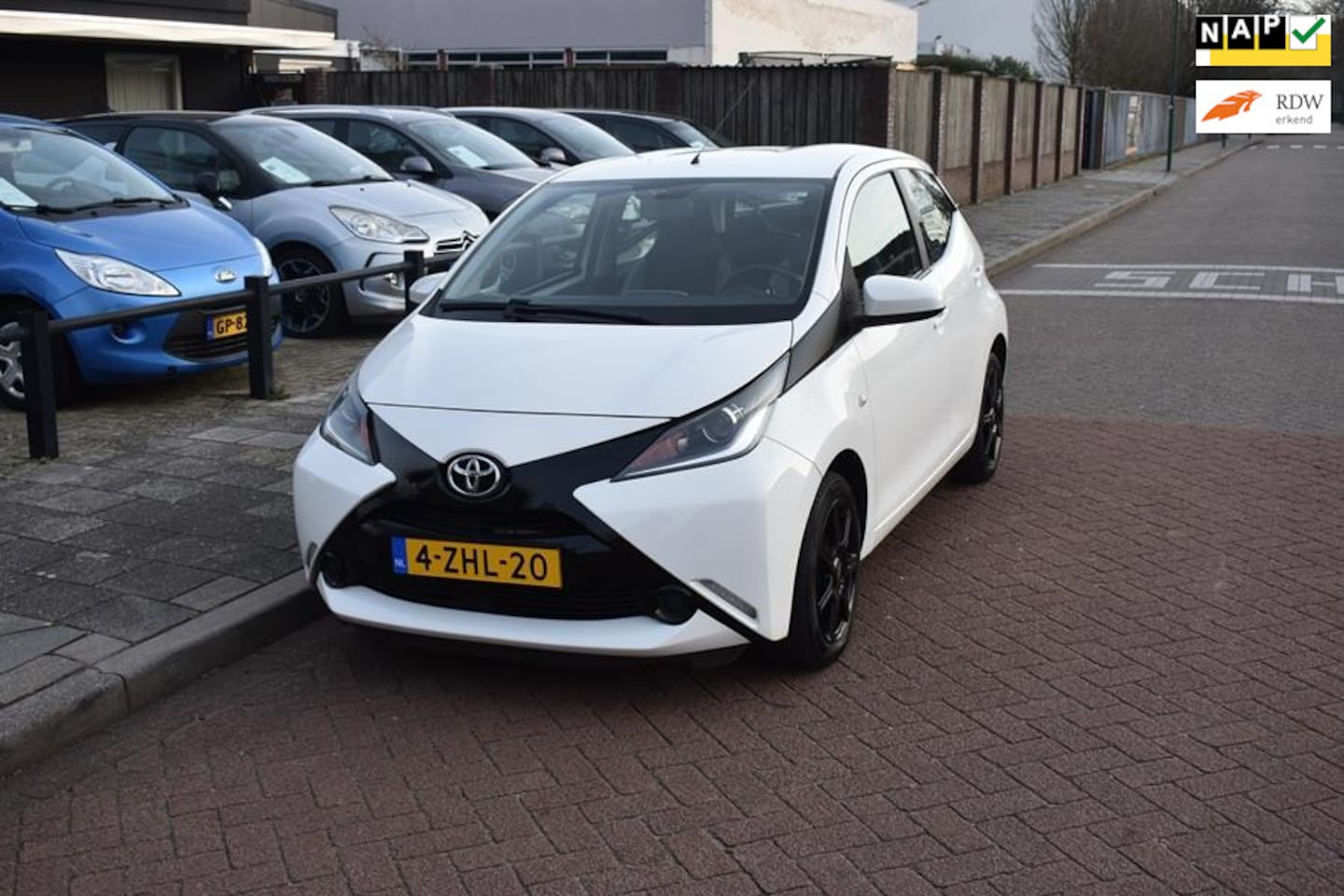 Toyota Aygo - 1.0 VVT-i x-play achteruitrij camera - AutoWereld.nl