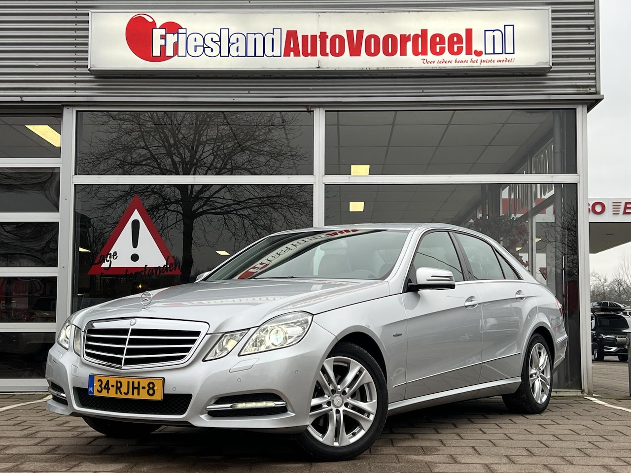 Mercedes-Benz E-klasse - 200 CGI Avantgarde / Bi-Xenon / Leder / PDC / 2011 - AutoWereld.nl