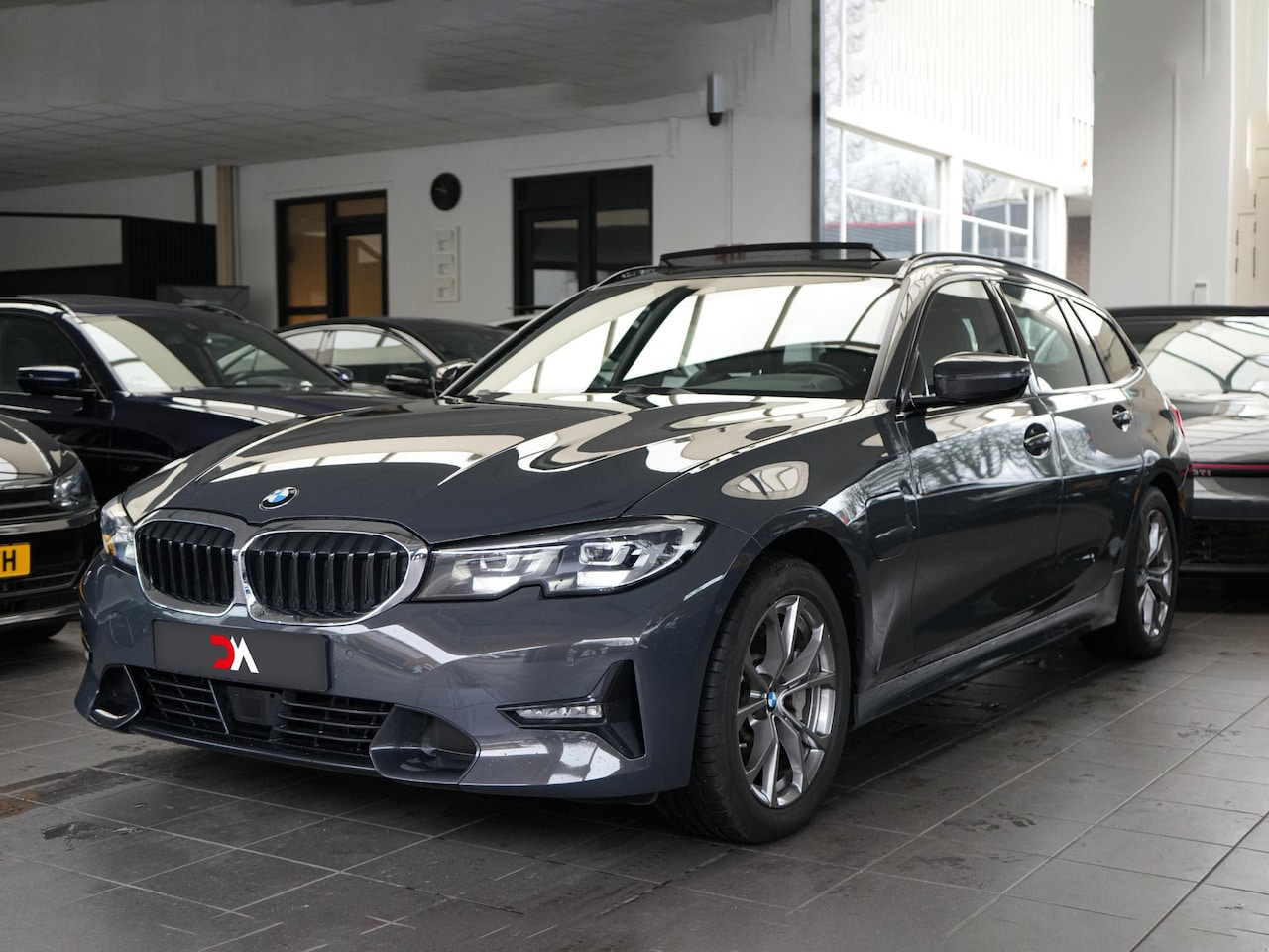 BMW 3-serie Touring - 330e | TREKHAAK | PANO | INDIVIDUAL | VIRTUAL | M-SPORT - AutoWereld.nl