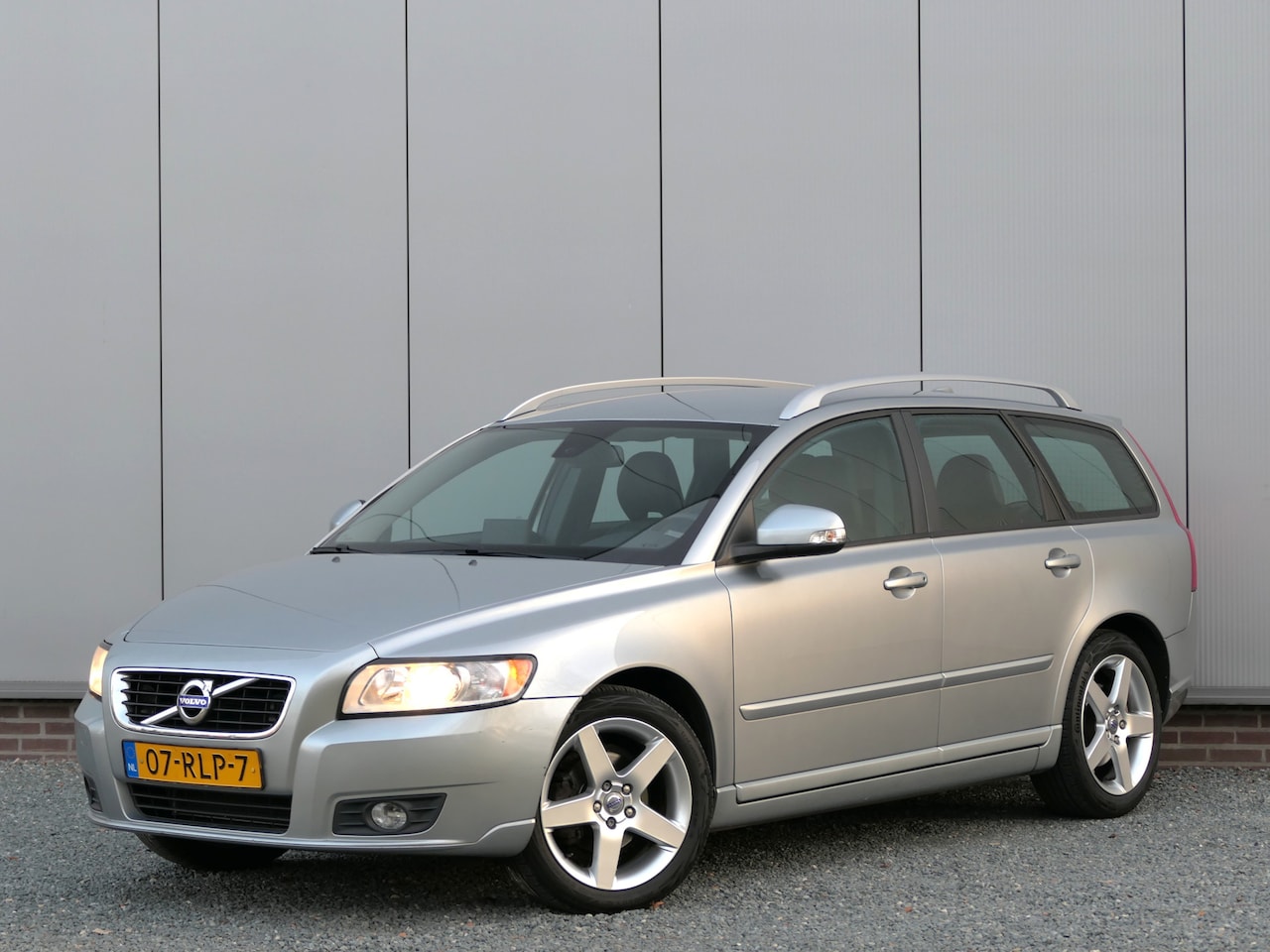 Volvo V50 - 2.0 Business Pro Edition Leer / Navi / Trekhaak / Bluetooth - AutoWereld.nl