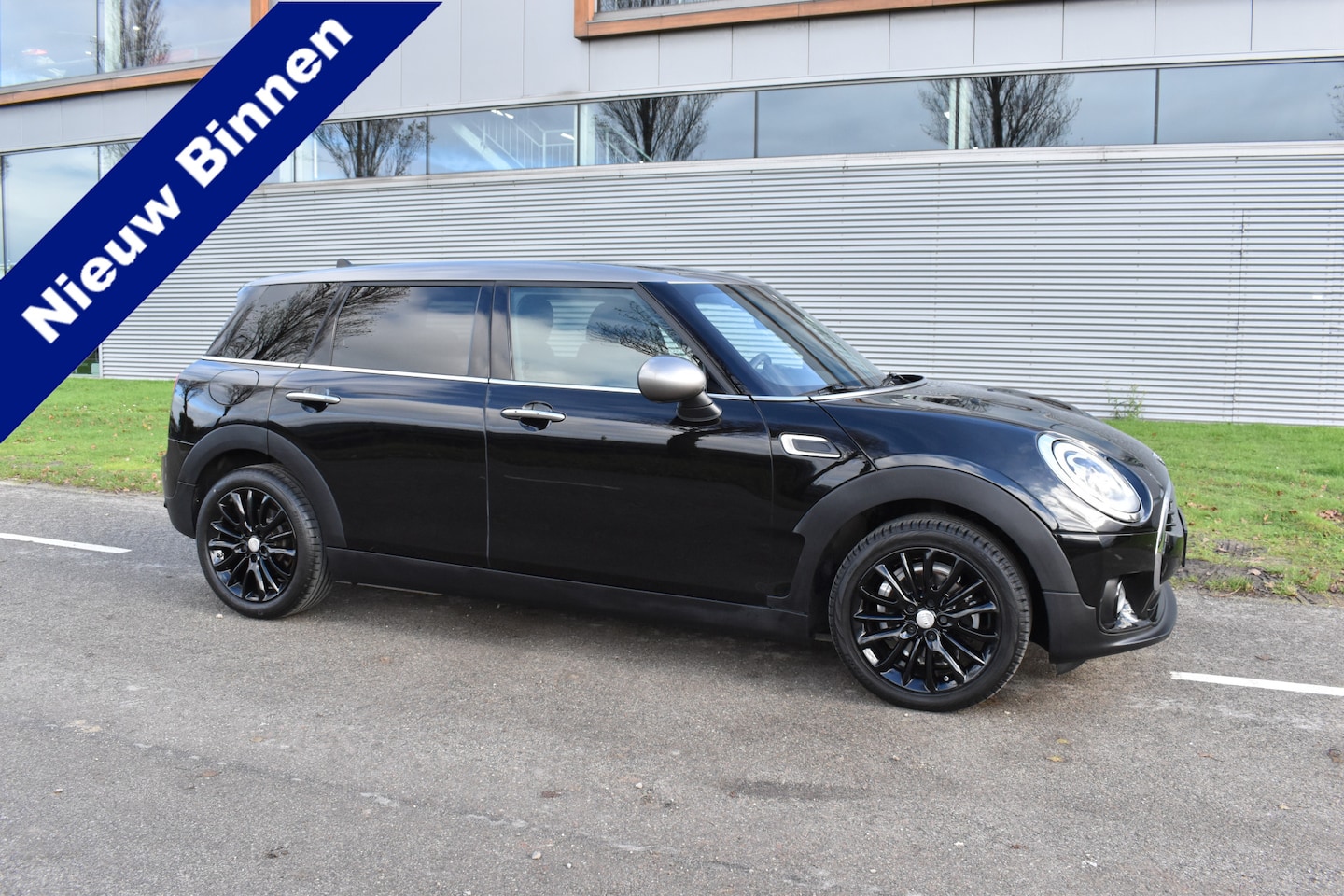 MINI Clubman - 1.5 Cooper Pepper Automaat Navigatie Keyless-go Leer interieur - AutoWereld.nl