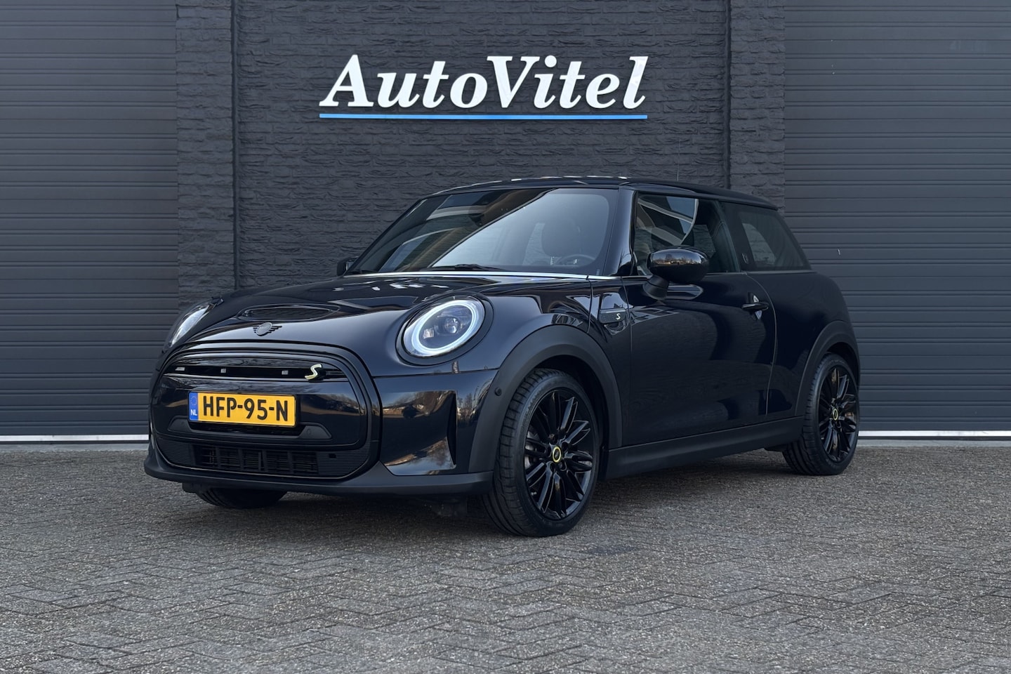 MINI Mini-Electric - Cooper SE | Panodak | Leder | Camera | Black Pack | Comfort Access | Stoel + Stuurverwarmi - AutoWereld.nl