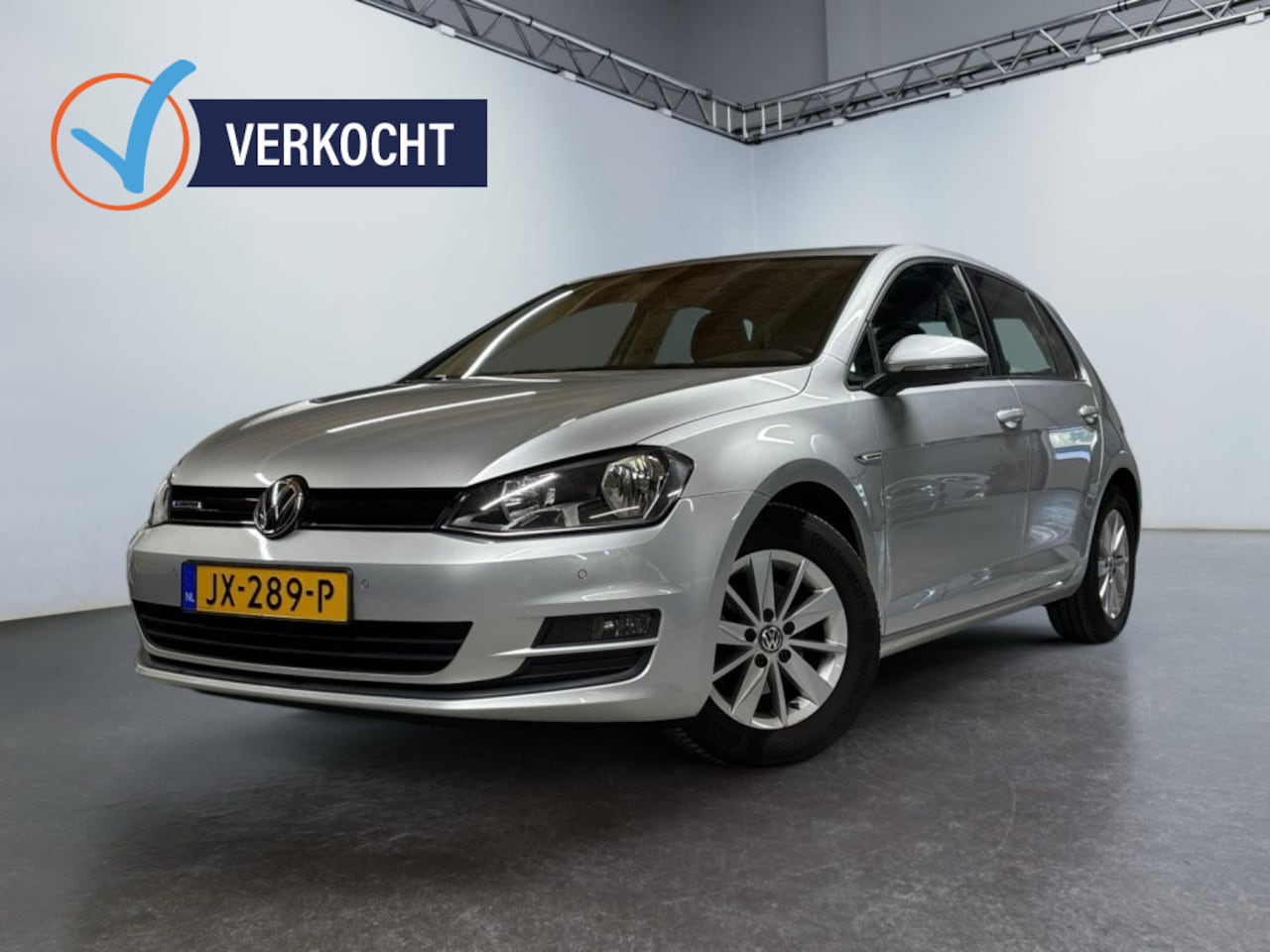 Volkswagen Golf - 1.0 TSI Edition | Dealer onderhouden | Navigatie | DAB Radio | P - AutoWereld.nl