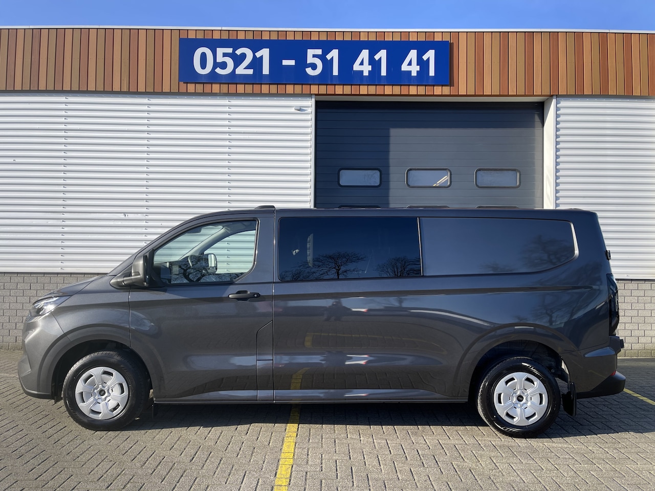 Ford Transit Custom - 340 2.0 TDCI L2H1 Trend DC 6 persoons / NIEUW / bpm vrij / rijklaar € 40.950 ex btw / leas - AutoWereld.nl