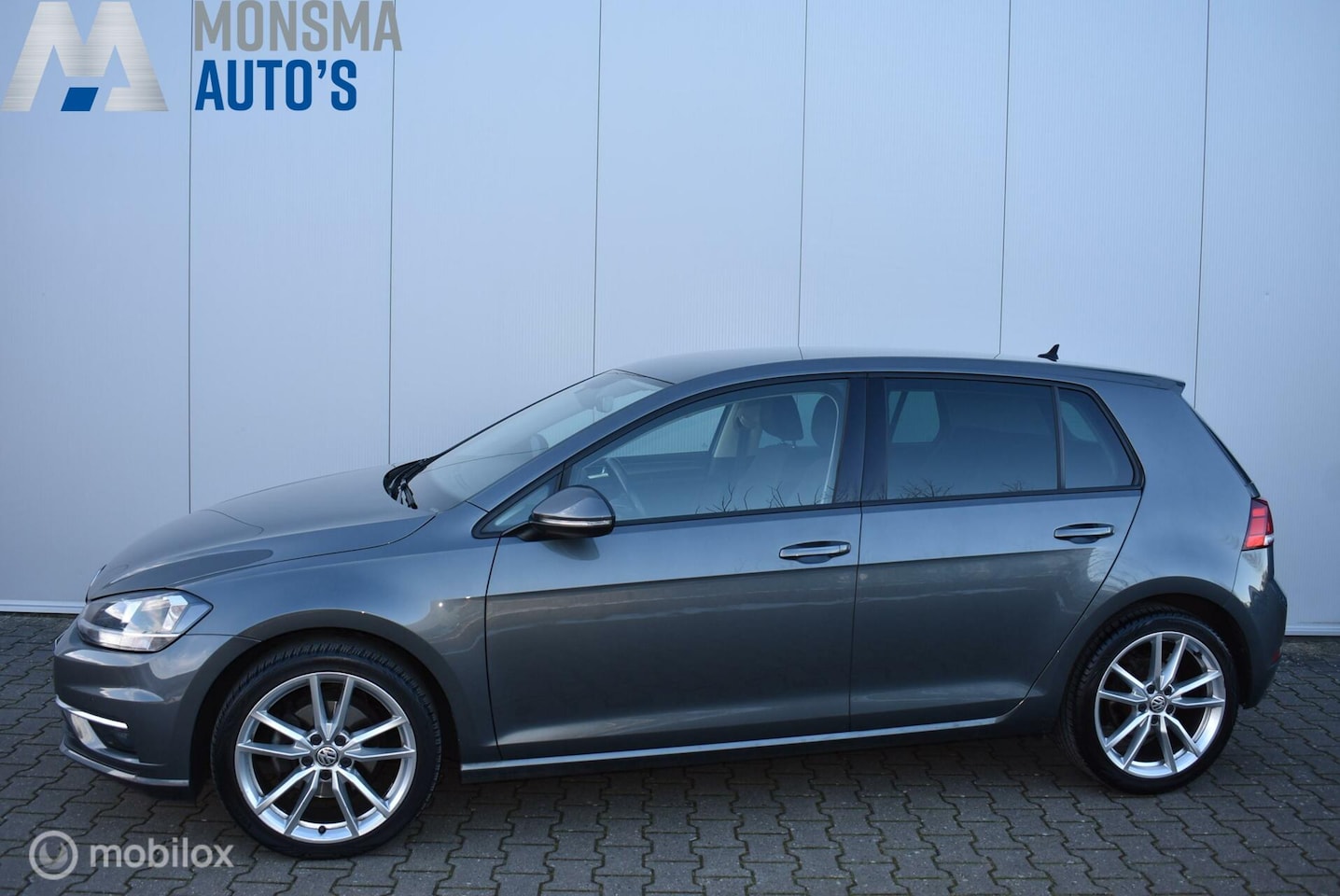 Volkswagen Golf - 1.6 TDI Comf.line ACC LED 18" LMV Afn. trekhaak PDC V&A - AutoWereld.nl