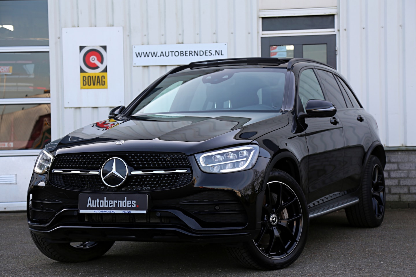 Mercedes-Benz GLC-klasse - 300e 4MATIC AMG Plug in hybride PHEV*Perfect Onderh.*BTW*Pano/Sfeer/Night pakket/Treeplank - AutoWereld.nl