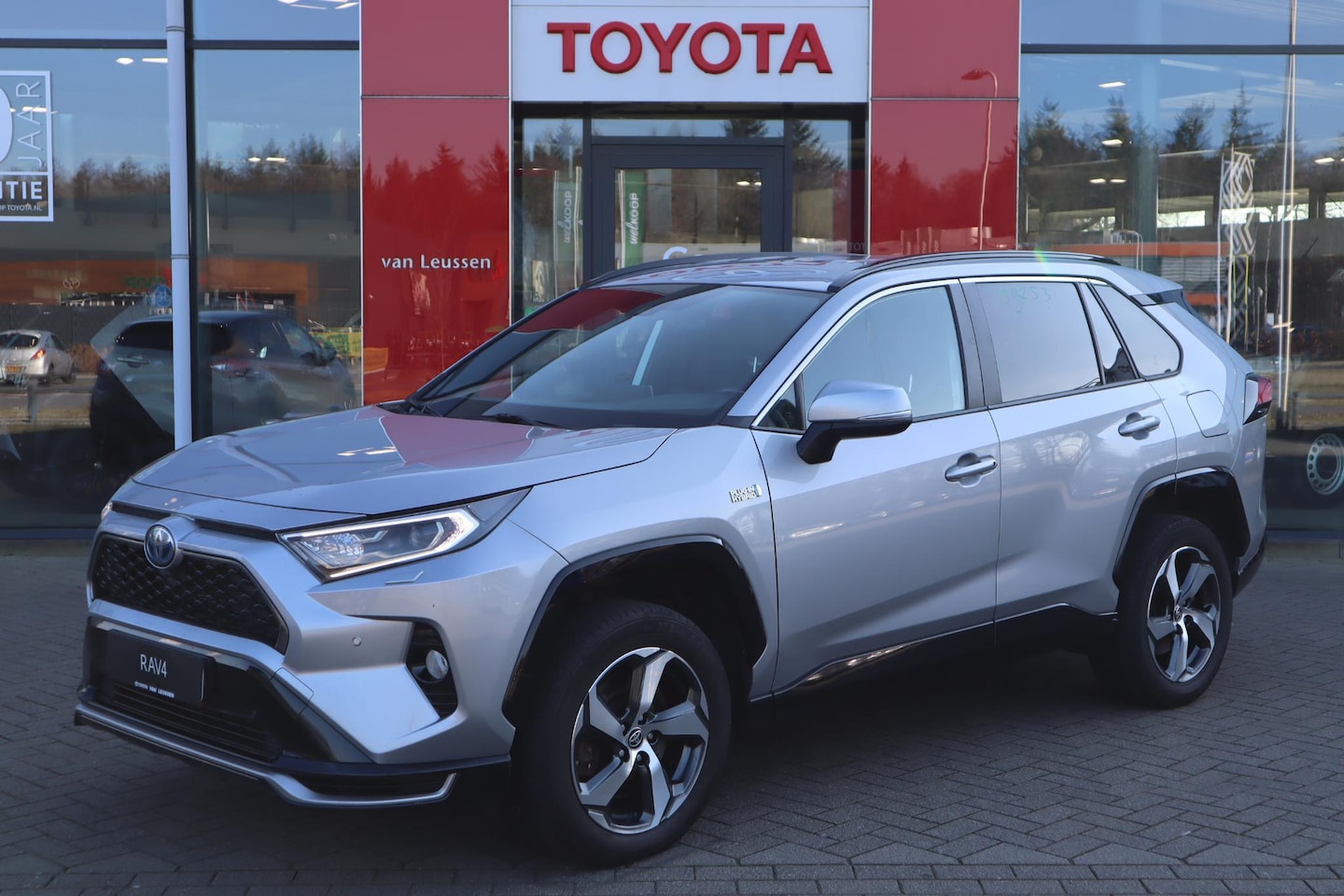 Toyota RAV4 - 2.5 PLUG-IN HYBRID AWD STYLE APPLE/ANDROID STOEL/STUURVERW. P-SENSOREN 18"LMV AD-CRUISE CA - AutoWereld.nl