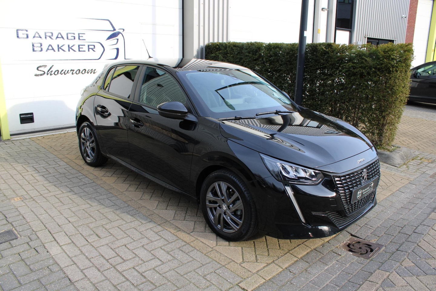 Peugeot 208 - 1.2 PureTech Active Pack Led Stoelverwarming Navi-Carplay Weinig Km's - AutoWereld.nl