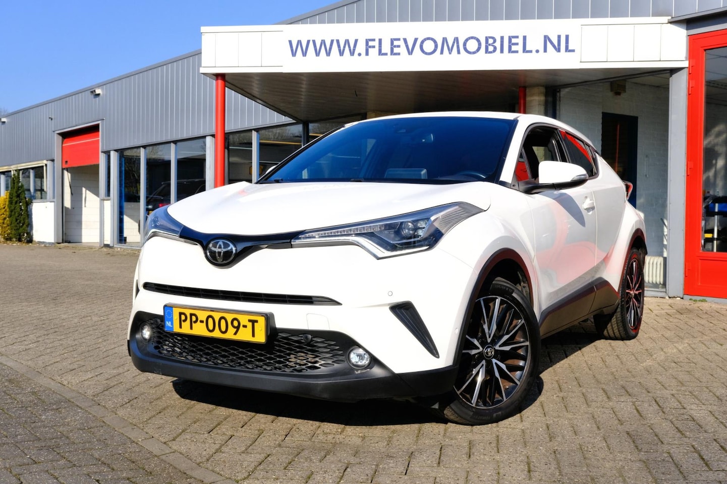 Toyota C-HR - 1.2 Premium Navi|Cam|LMV|JBL|Clima|LMV - AutoWereld.nl