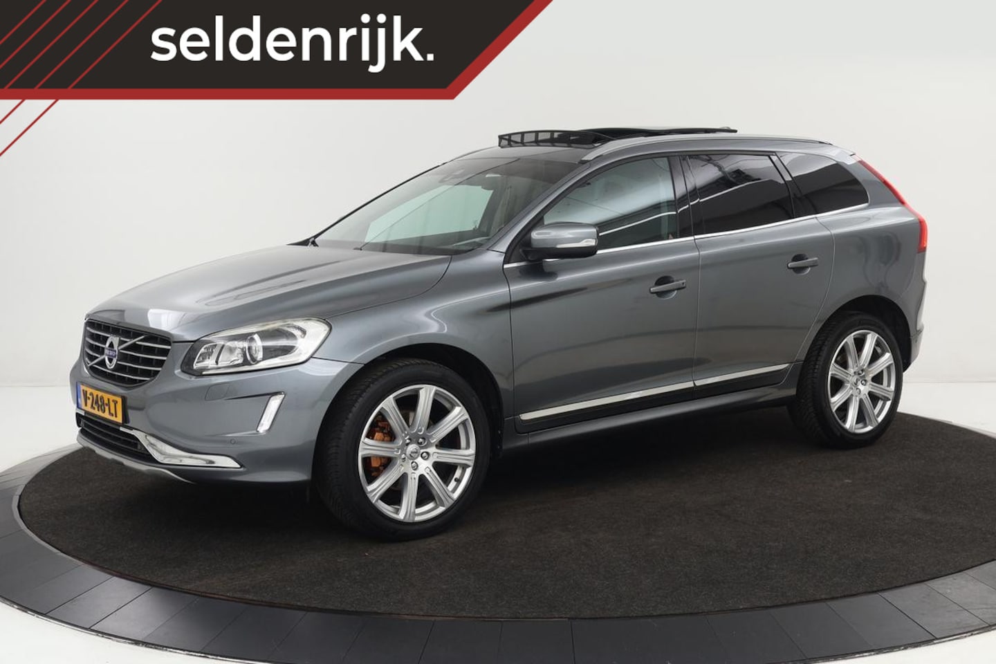 Volvo XC60 - 2.4 D5 AWD Summum VAN | Panoramadak | Stoelverwarming | Trekhaak | Leder | Camera | Xenon - AutoWereld.nl