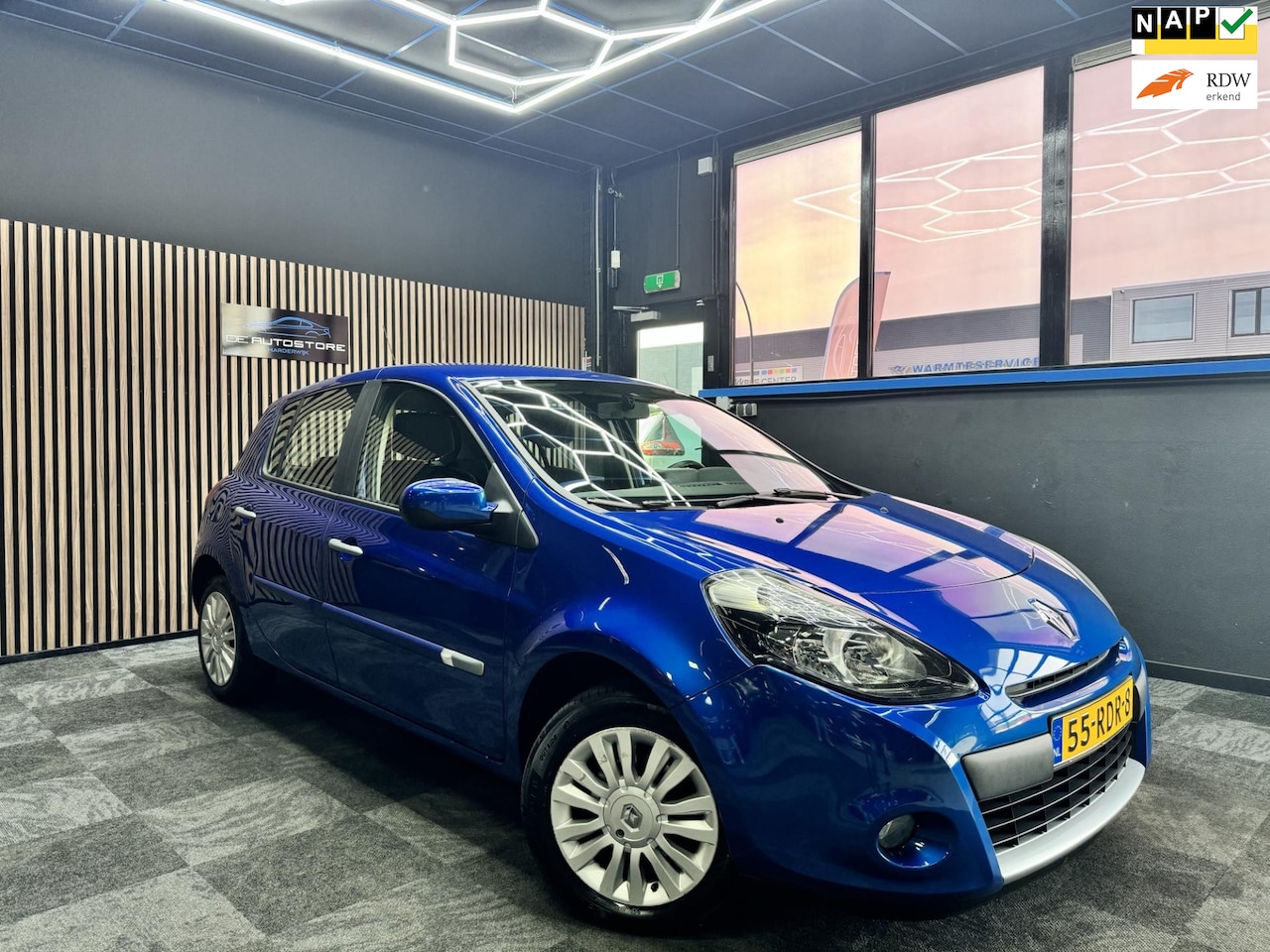 Renault Clio - 1.2 Collection navi Cruise Airco Pdc Trekhaak In Nieuwstaat - AutoWereld.nl