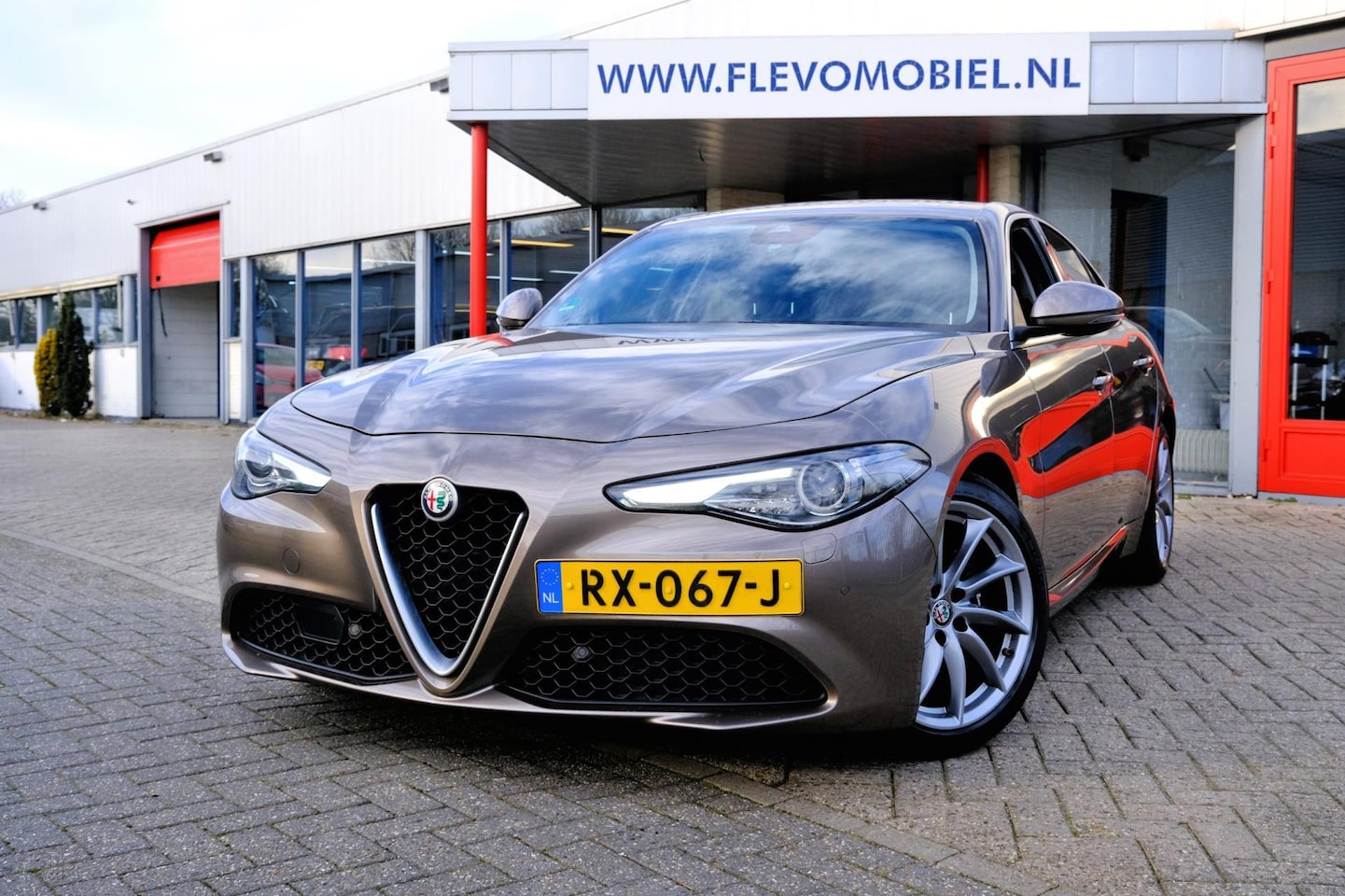 Alfa Romeo Giulia - 2.2 150pk Eco Business Super Leder|1e Eig|Xenon|Navi|Clima|LMV - AutoWereld.nl