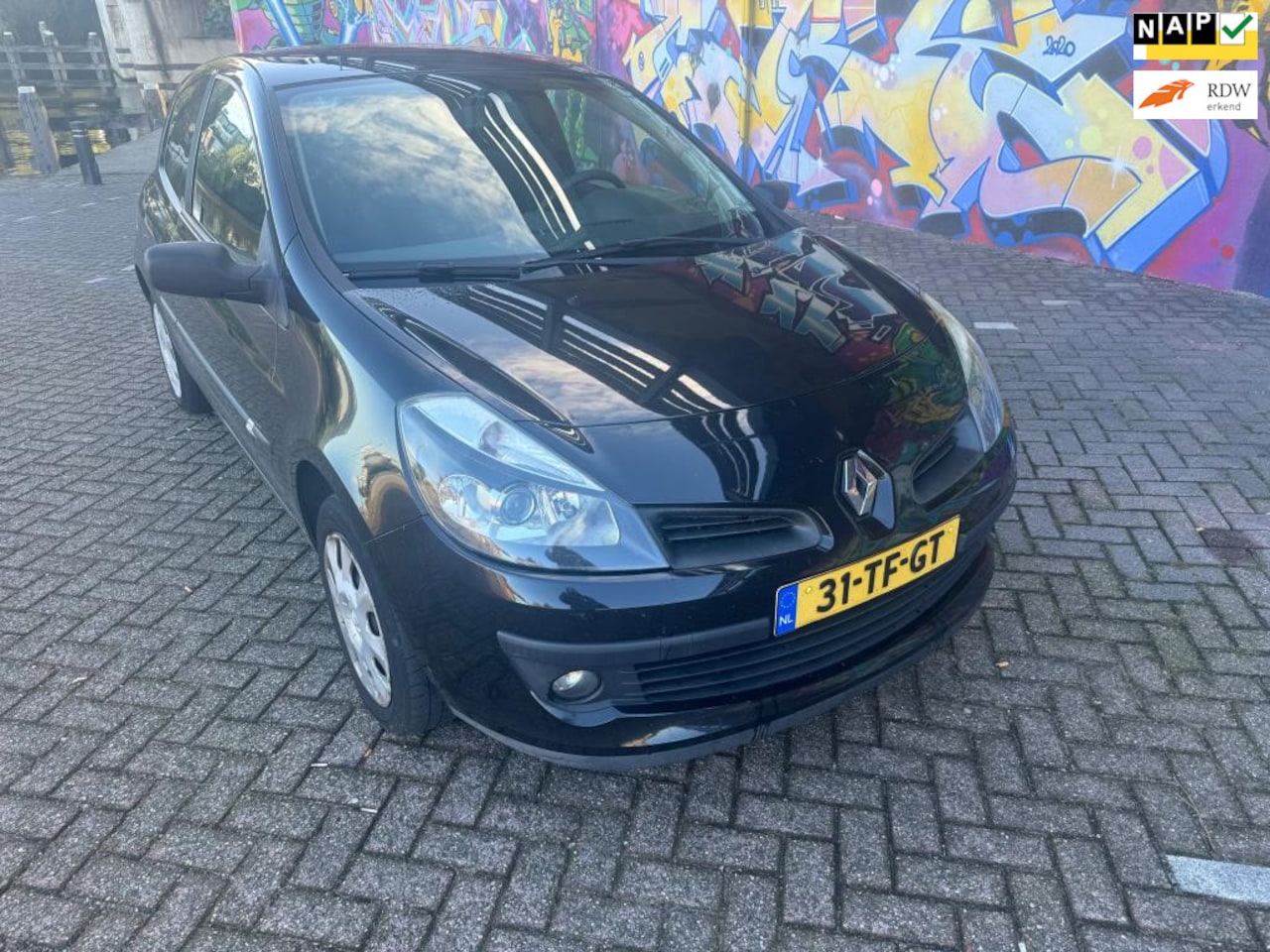 Renault Clio - 1.2-16V Team Spirit airco elektrische ramen nieuw model leuke auto rijd goed apk 17-10-25 - AutoWereld.nl