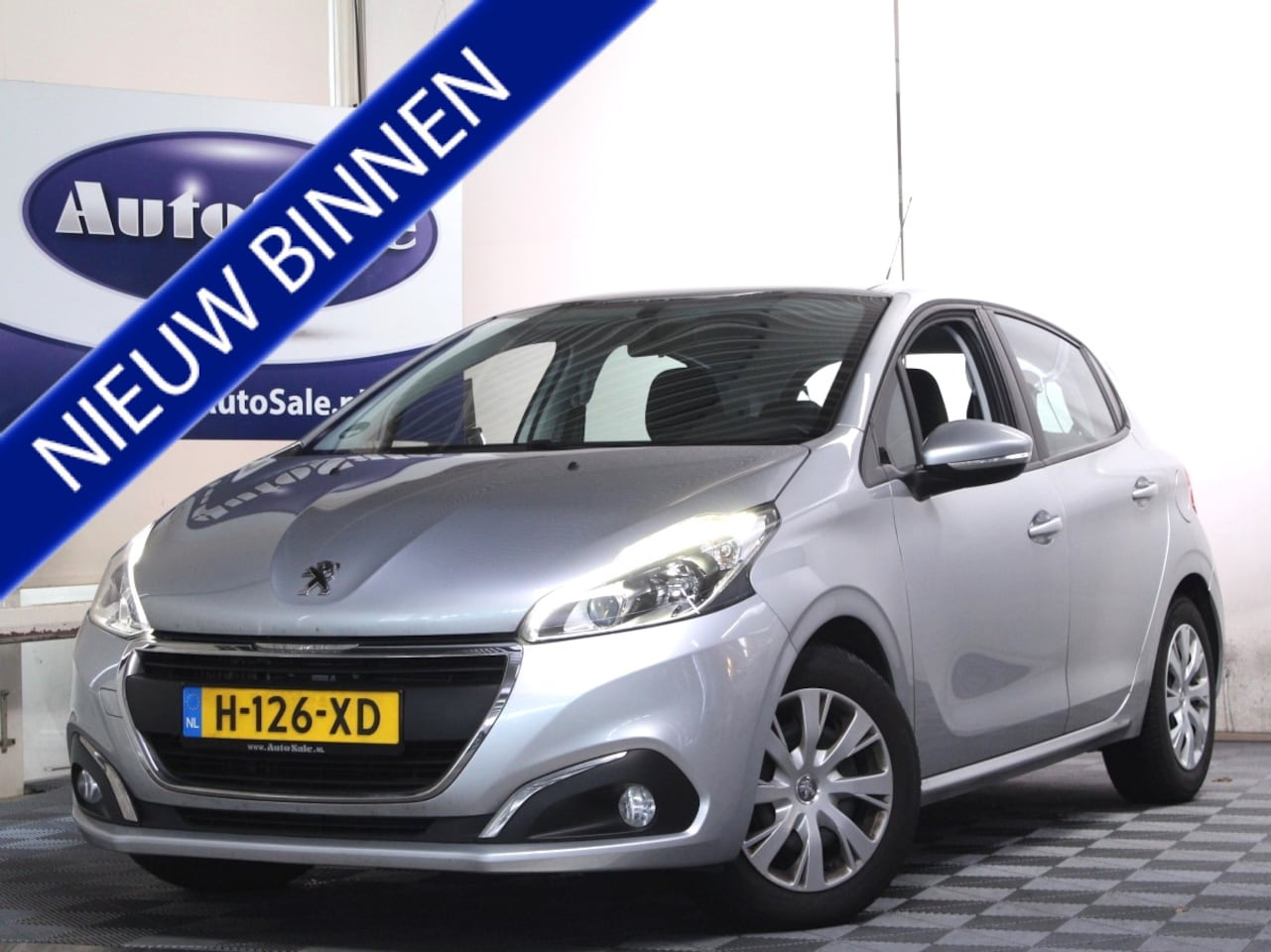 Peugeot 208 - 1.6 BlueHDi Blue Lease NAVI BT DAB CRUISE PDC AIRCO '17 - AutoWereld.nl