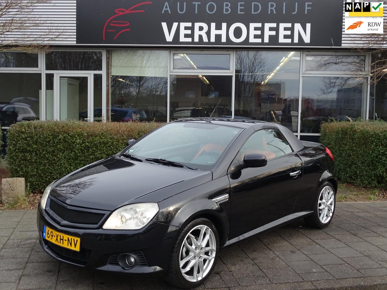 Opel Tigra TwinTop - 1.8-16V Cosmo - CABRIO - CARPLAY - LEDER - AIRCO - BLEUTOOTH ! - AutoWereld.nl