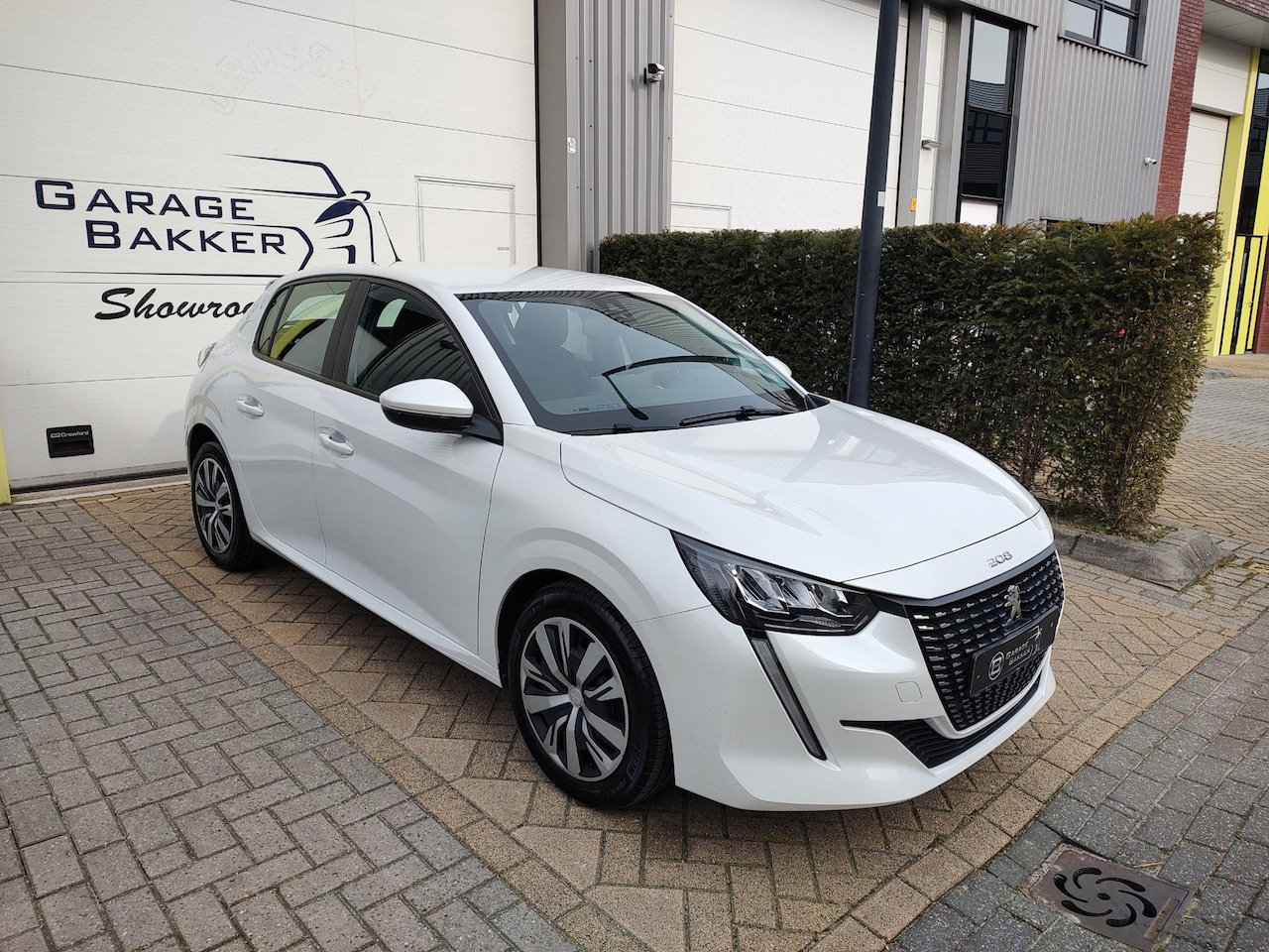 Peugeot 208 - 1.2 PureTech Active Parelmoer-Wit Stoelverwarming Led Navi-Carplay - AutoWereld.nl