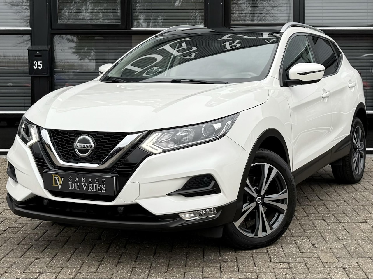 Nissan Qashqai - 1.3 DIG-T Tekna Automaat Panoramadak 1500kg Trekgewicht Garantie - AutoWereld.nl