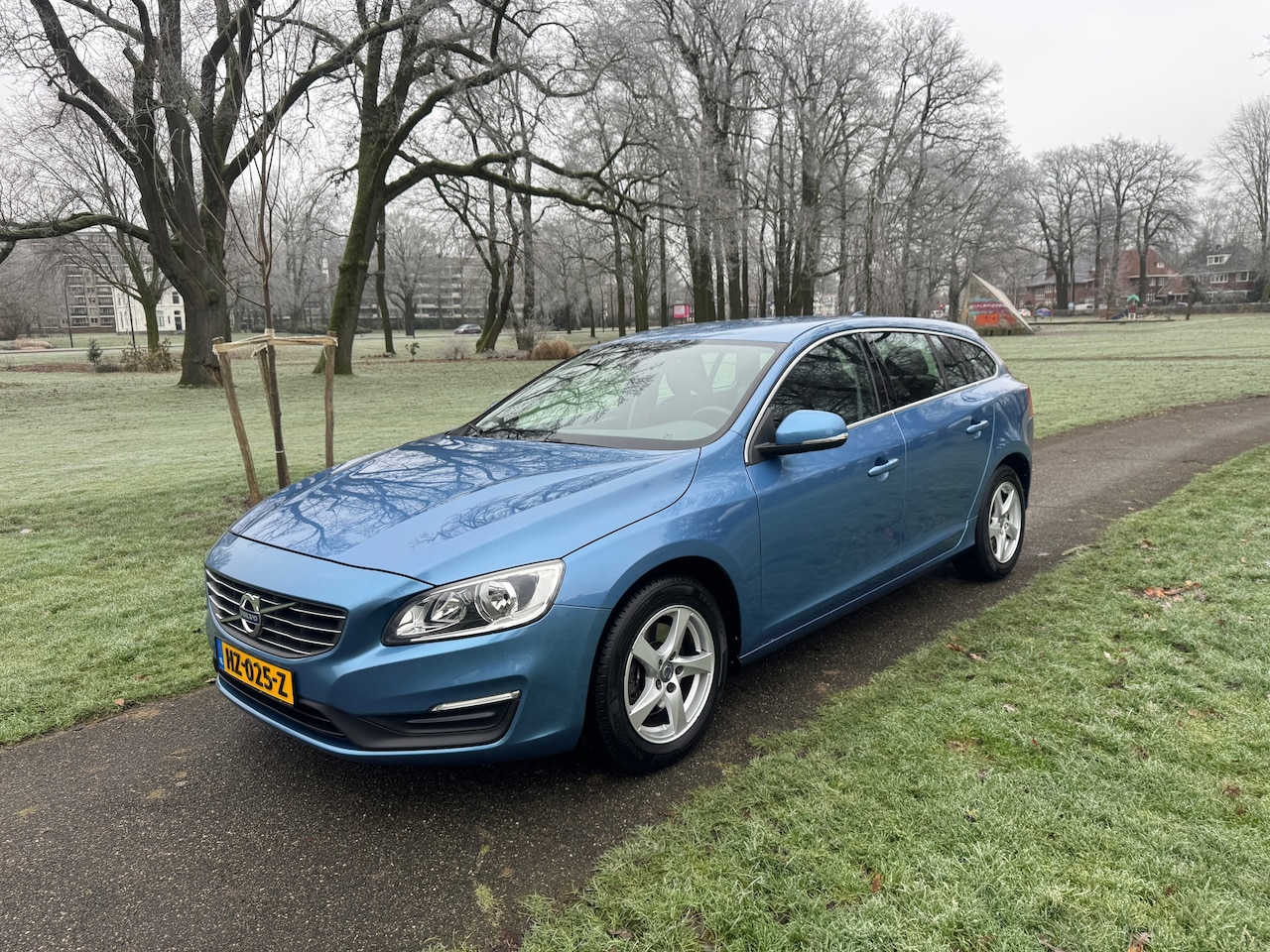 Volvo V60 - 2.0 D2 Nordic Mooie uitvoering-Nap-2016 - AutoWereld.nl