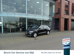 Volkswagen T-Roc - 1.5 TSI Style automaat Panoramadak / Leder