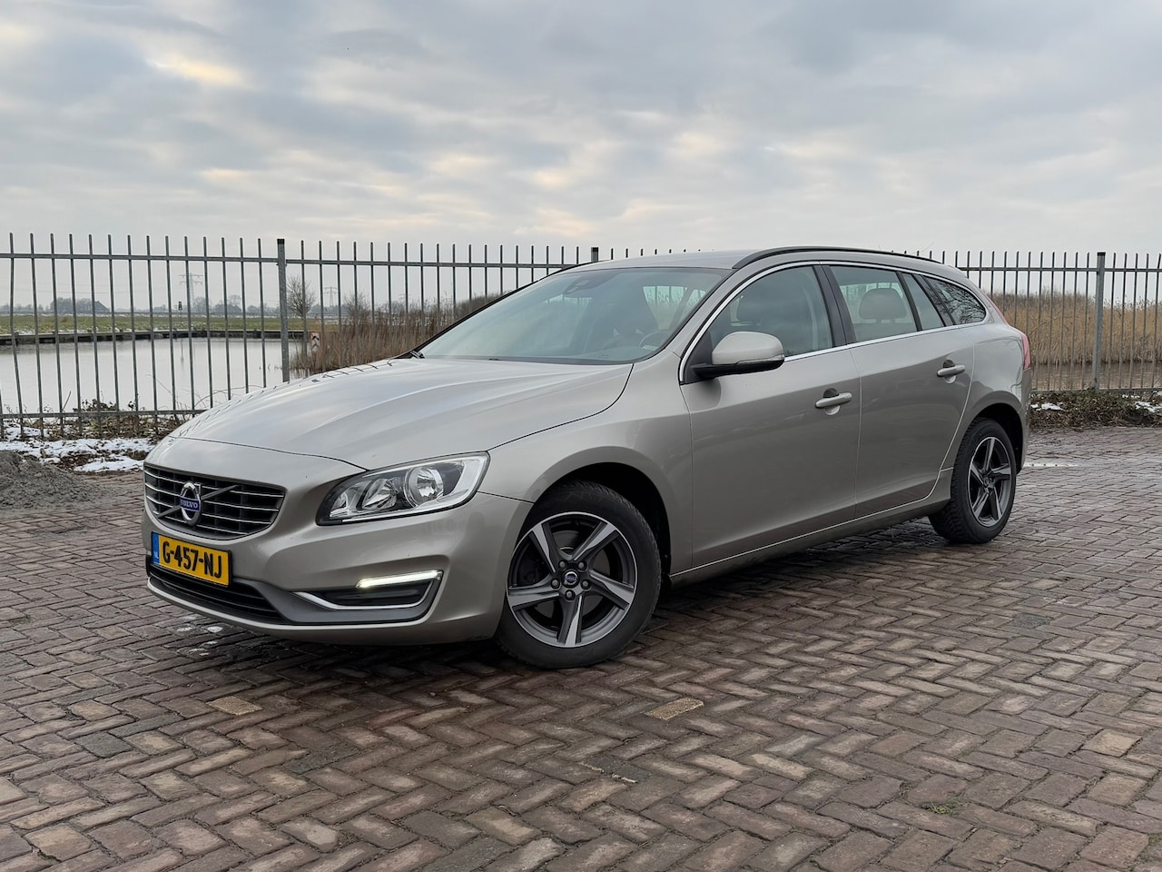 Volvo V60 - 1.6 D2 Ocean Race | Navi | Clima | Cruise | Leer | Trekhaak | - AutoWereld.nl