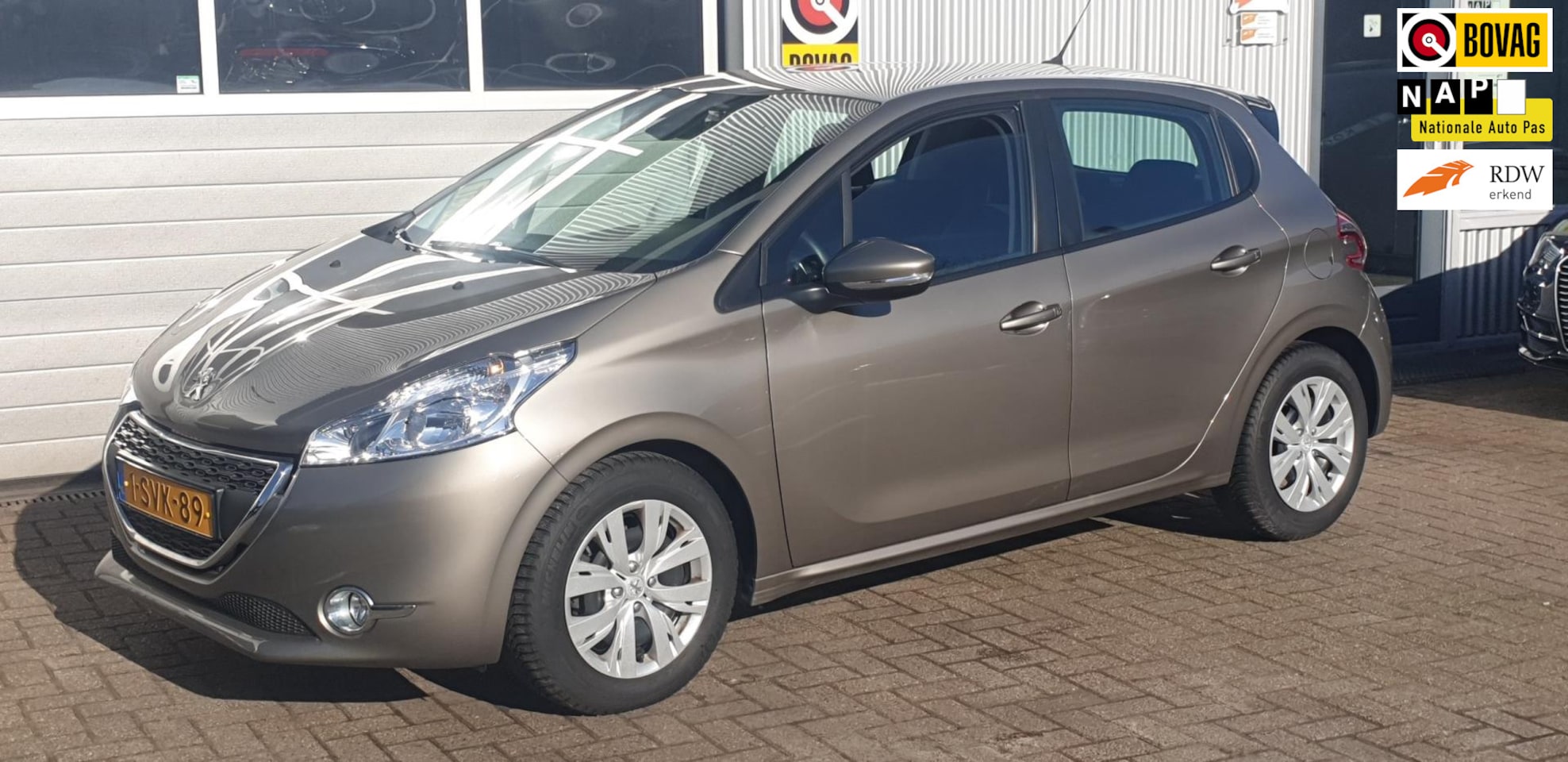 Peugeot 208 - 1.2 e-VTi Envy Automaat Flippers Cruise Clima - AutoWereld.nl