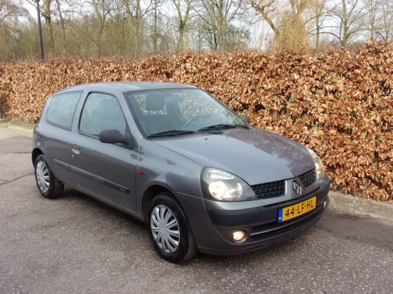 Renault Clio - 1.2-16V Expression NWE APK elek. ramen doen het niet - AutoWereld.nl