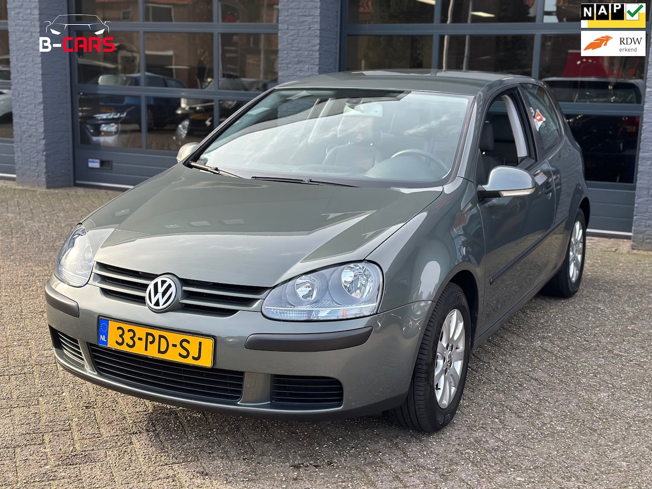 Volkswagen Golf - 1.6 FSI UNIEK NAP!! AIRCO|CRUISEC|CARPLAY|NIEUWST!! - AutoWereld.nl