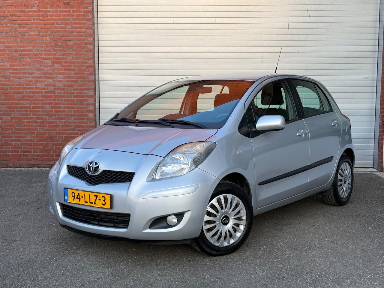 Toyota Yaris - 1.3 VVTi Aspiration| 6 BAK| AIRCO| NAP| NEW APK - AutoWereld.nl