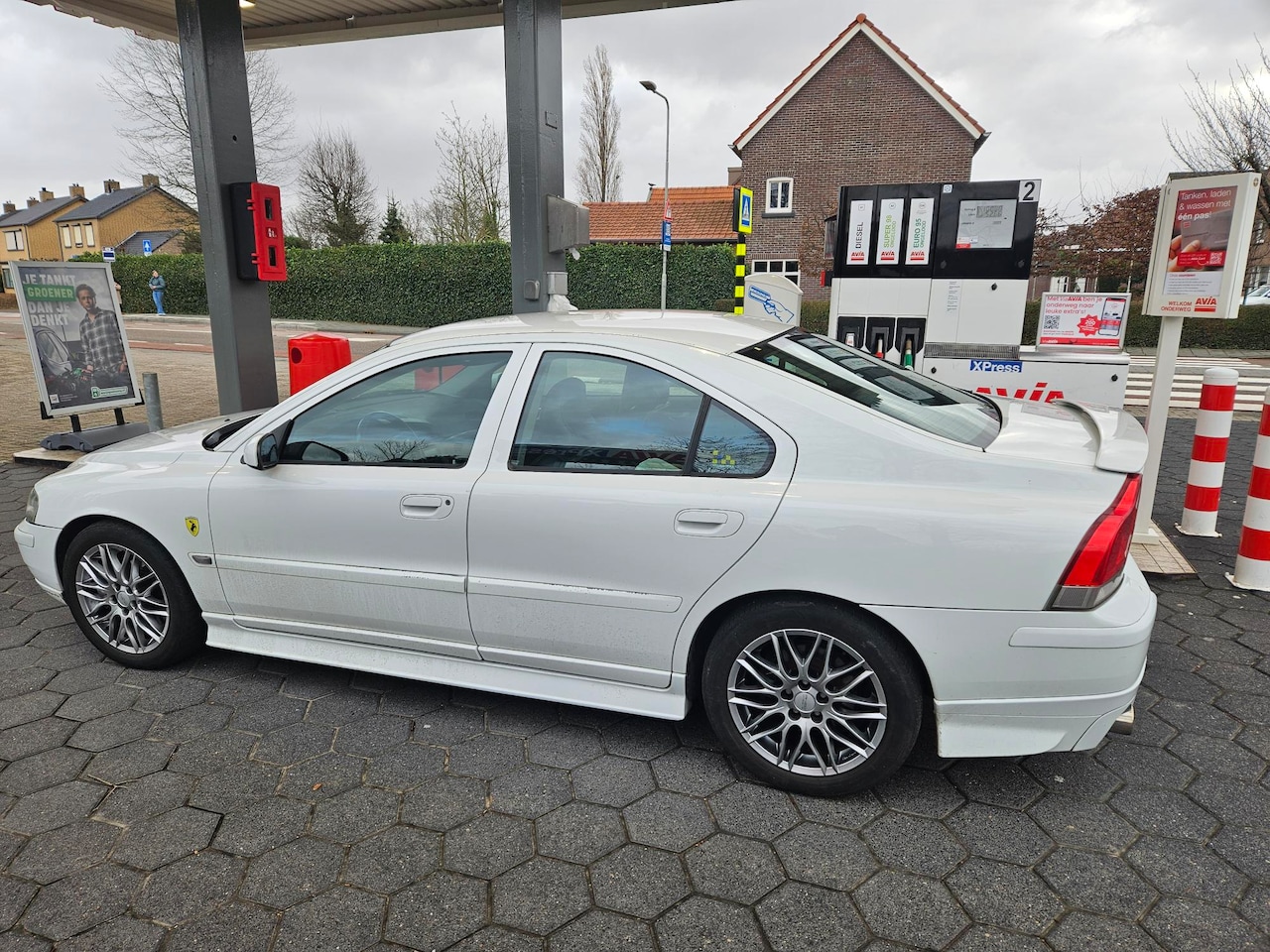 Volvo S60 - 2.3 T-5 320 PK 3 inch rvs uitlaat, R Remmenset met Brembo schijven race stabilisators etc - AutoWereld.nl